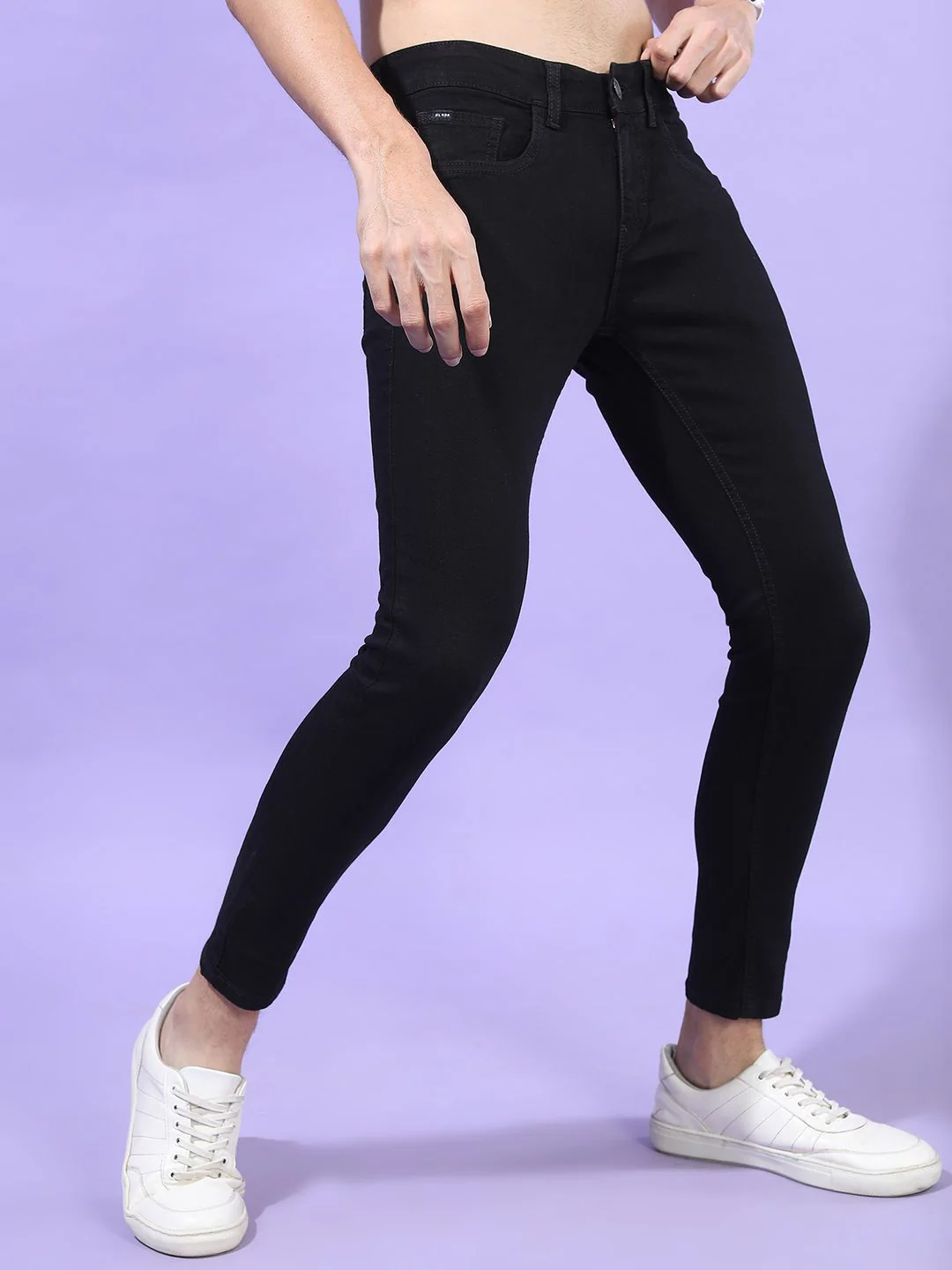 HIGHLANDER Men Black Tapered Fit Jeans - Image 6