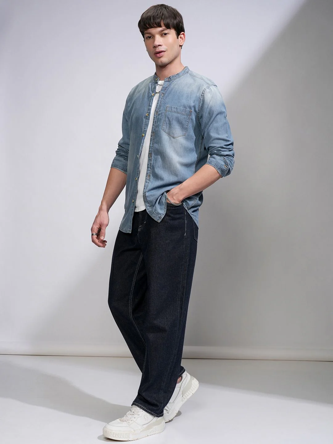 HIGHLANDER Men Blue Slim Fit Faded Casual Denim Shirt - Image 2