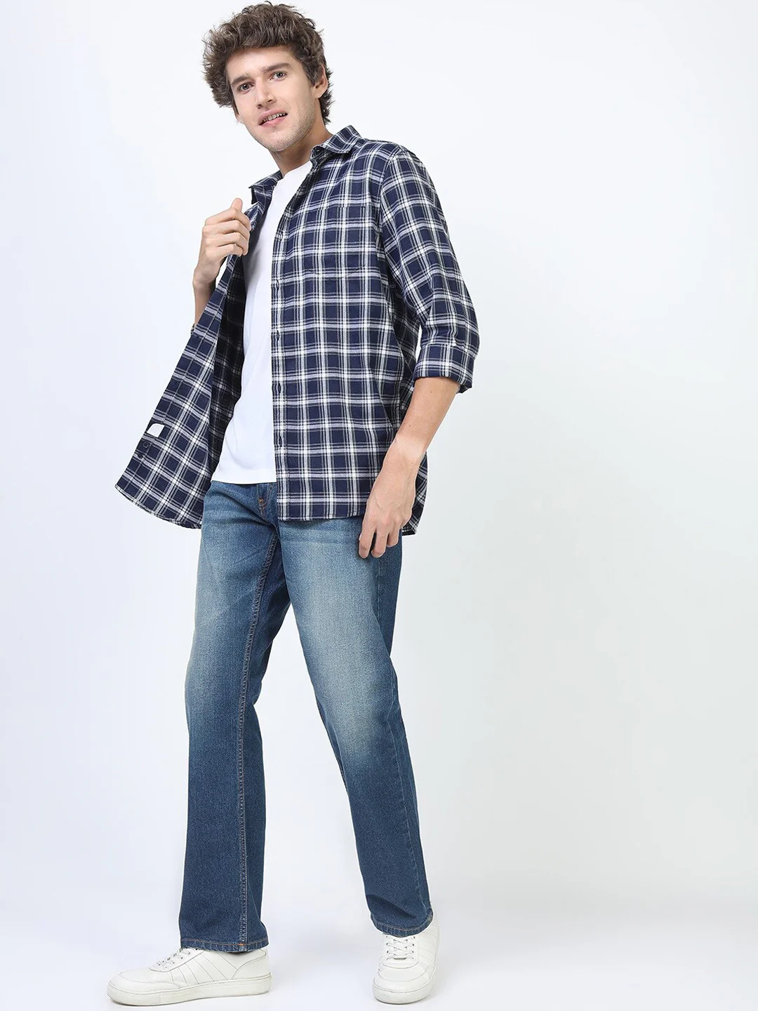 HIGHLANDER Men Blue Straight Fit Light Fade Stretchable Jeans - Image 4
