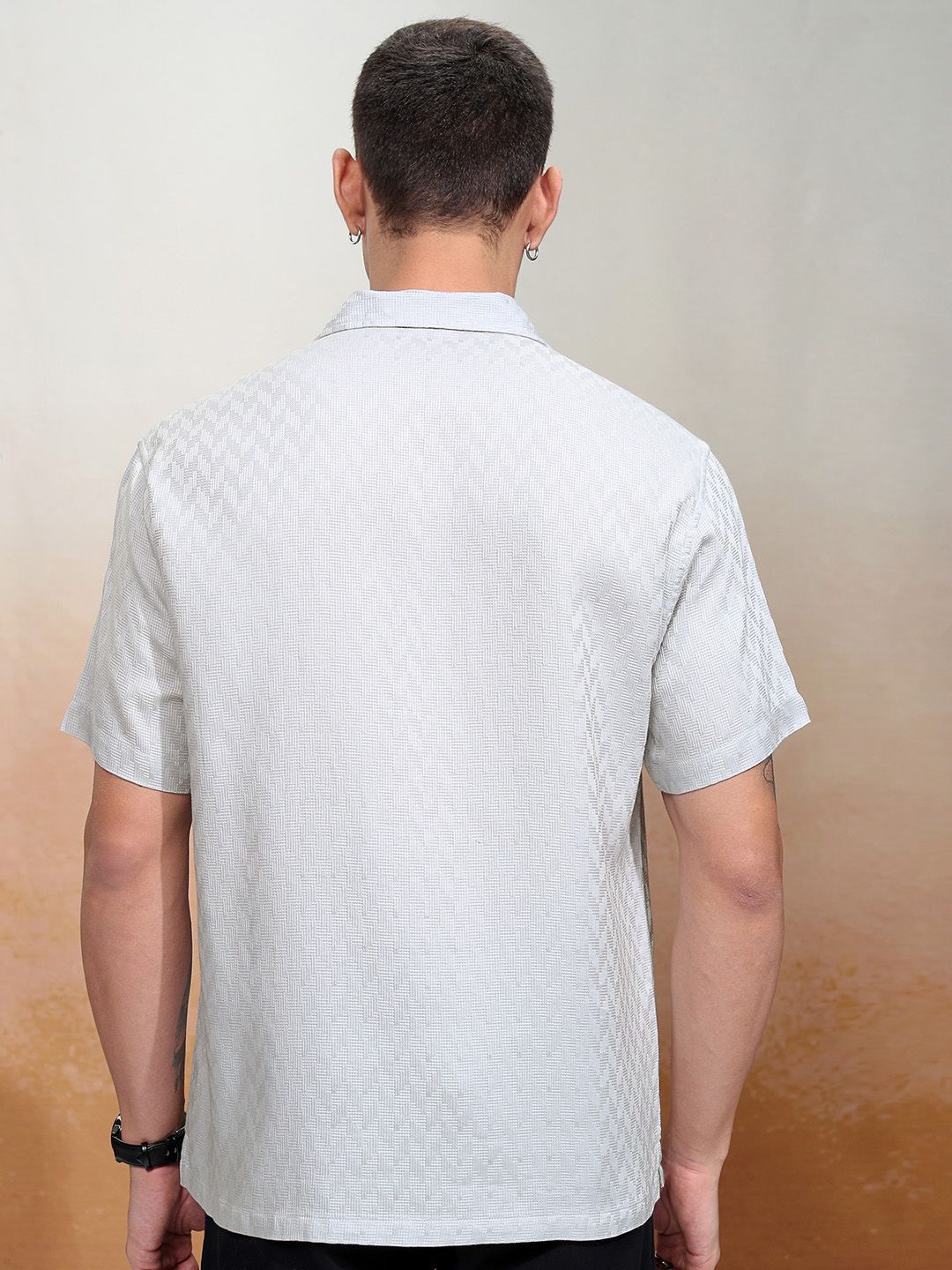 HIGHLANDER Men Dobby Textured Solid Cuban Collar Relaxed Shirt - Image 4