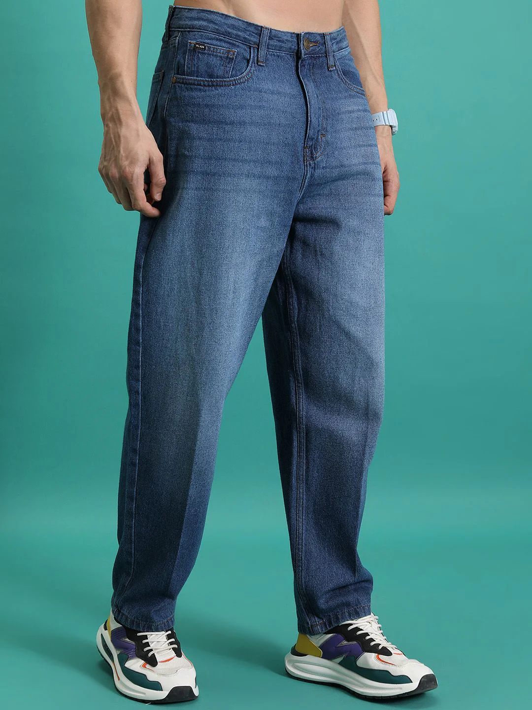 HIGHLANDER Men Loose Baggy Fit Clean Look Light Fade Cotton Jeans - Image 3