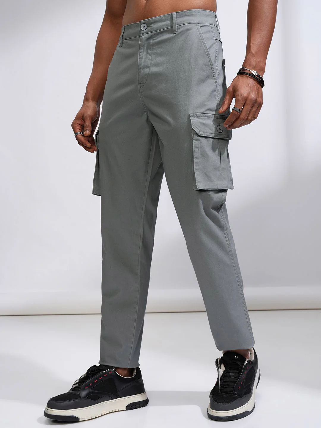 HIGHLANDER Men Mid-Rise Flat-Front Straight Fit Cargos Trousers - Image 3