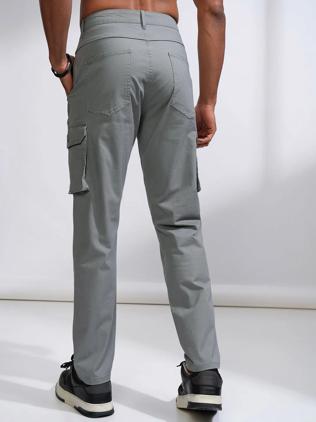 HIGHLANDER Men Mid-Rise Flat-Front Straight Fit Cargos Trousers - Image 5