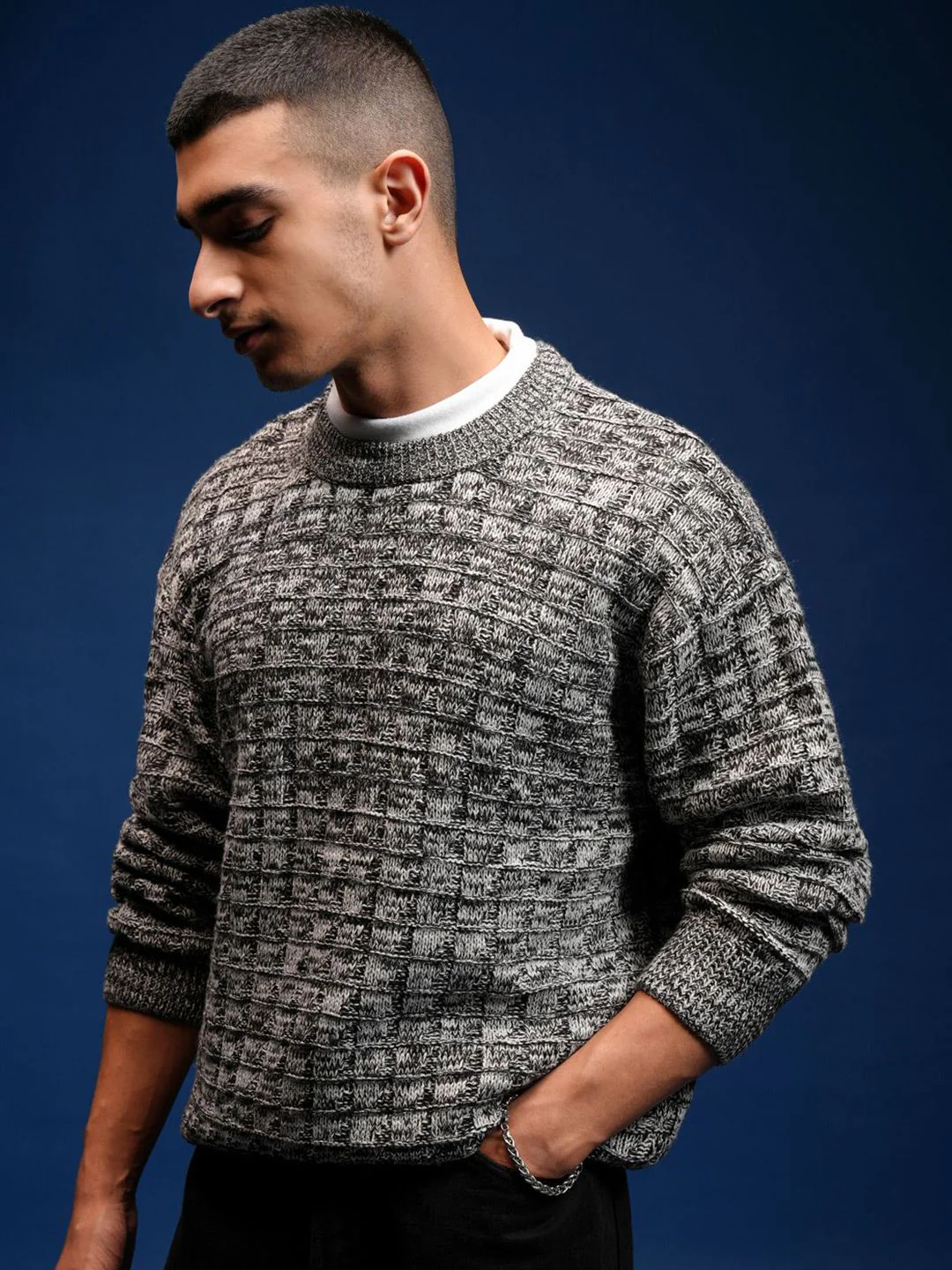 HIGHLANDER Men Round Neck Cable Knit Pullover - Image 4