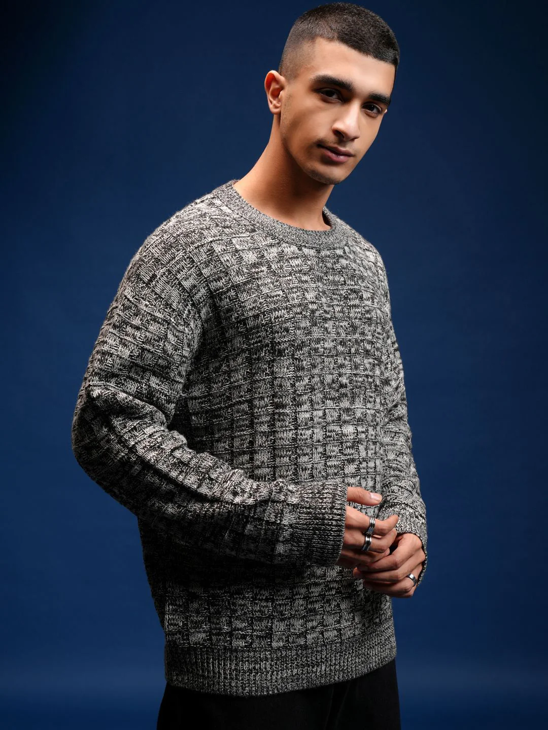 HIGHLANDER Men Round Neck Cable Knit Pullover - Image 5