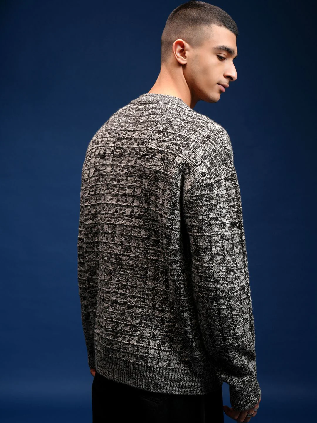 HIGHLANDER Men Round Neck Cable Knit Pullover - Image 6