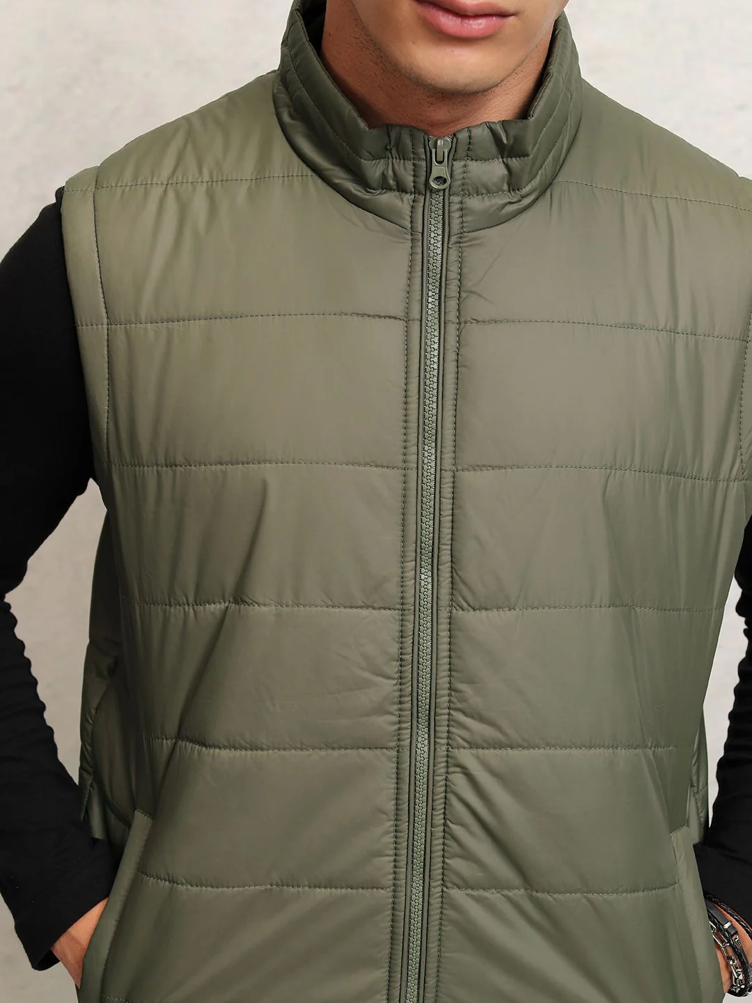 HIGHLANDER Men Solid Crop Mandarin Collar Quilted Jacket - Image 2
