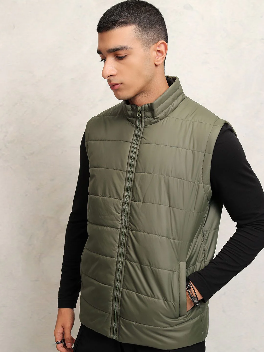 HIGHLANDER Men Solid Crop Mandarin Collar Quilted Jacket - Image 5