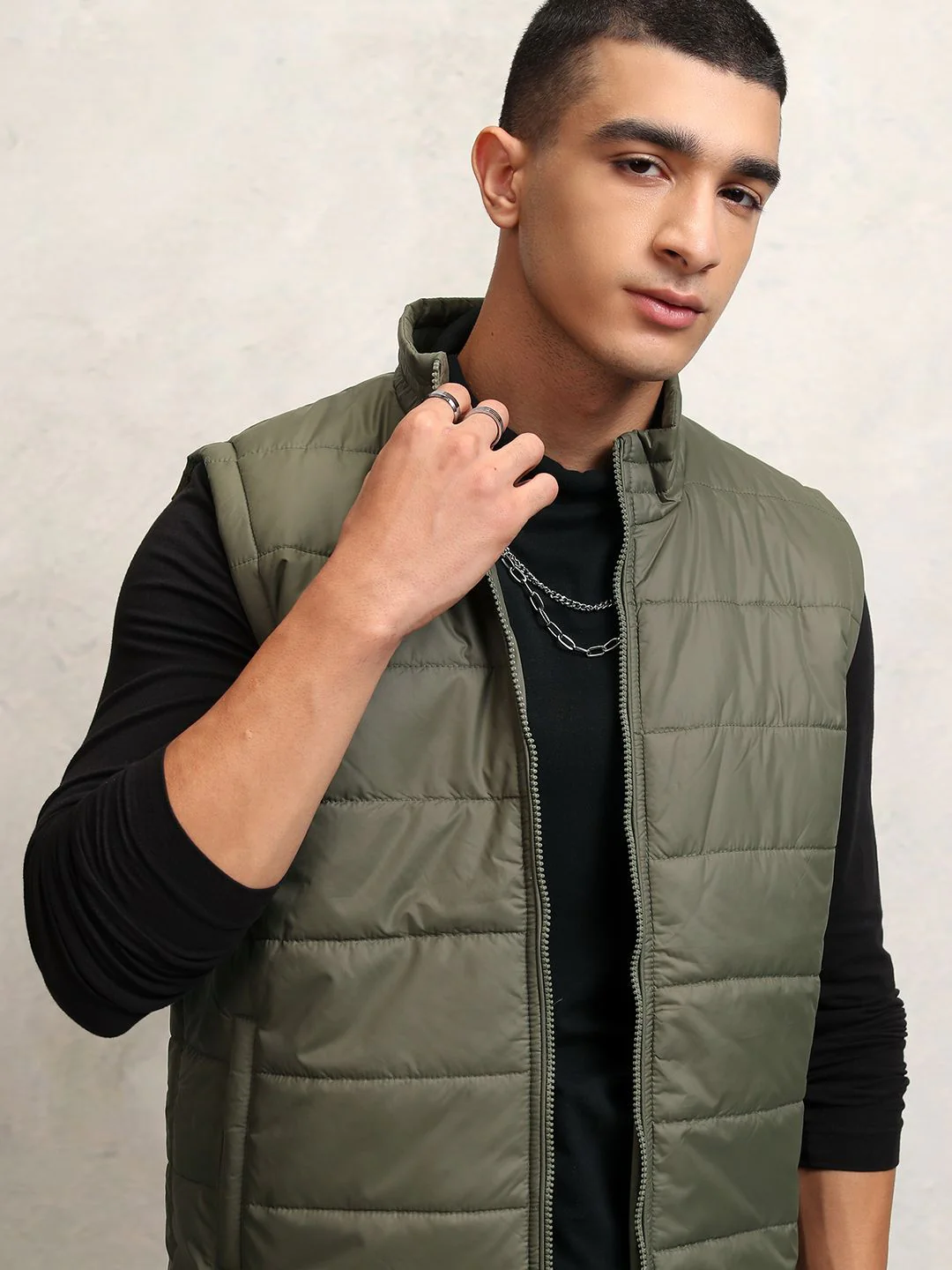 HIGHLANDER Men Solid Crop Mandarin Collar Quilted Jacket - Image 7