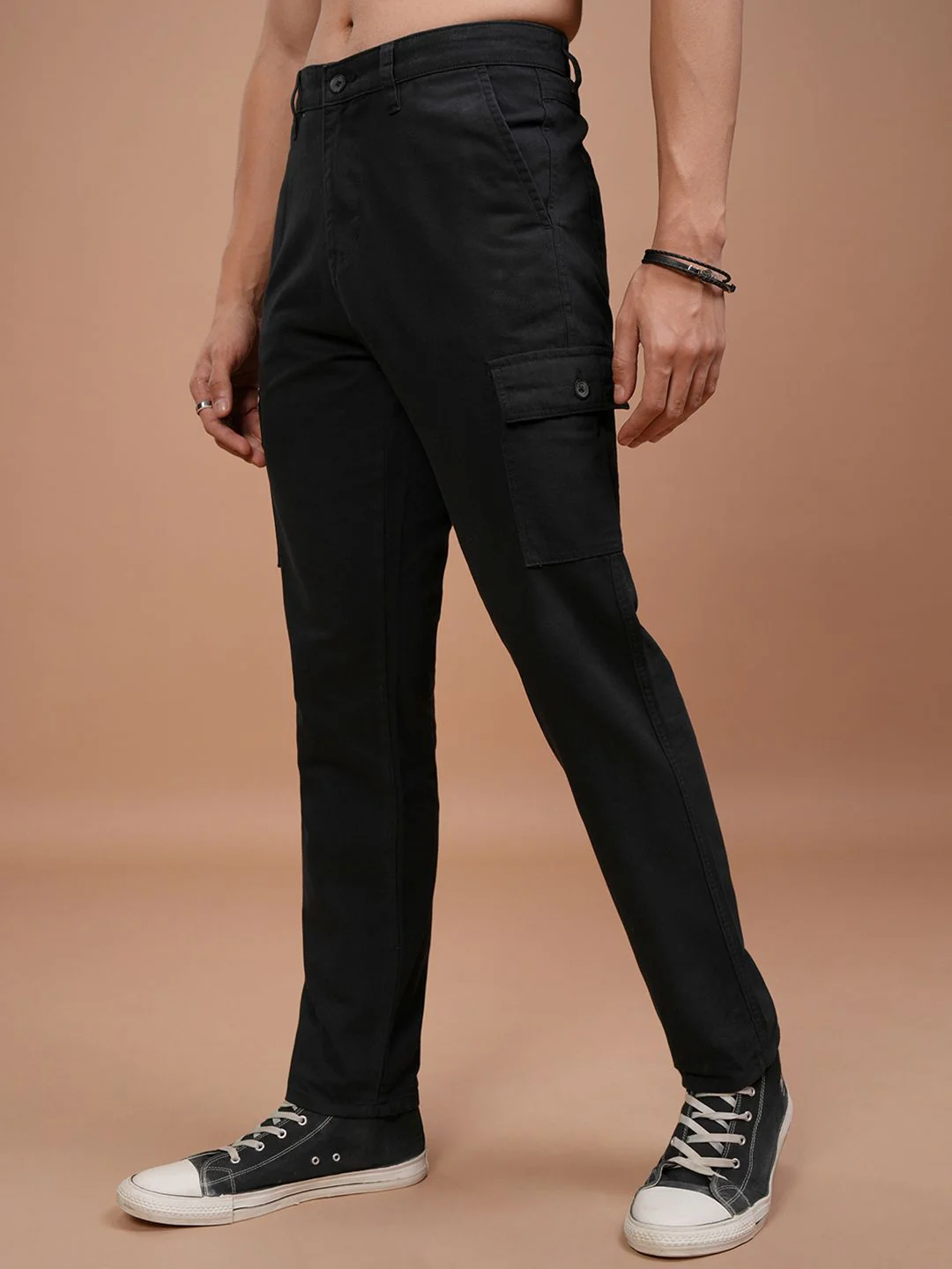HIGHLANDER Men Tapered Fit Mid-Rise Cotton Cargo Trousers - Image 3