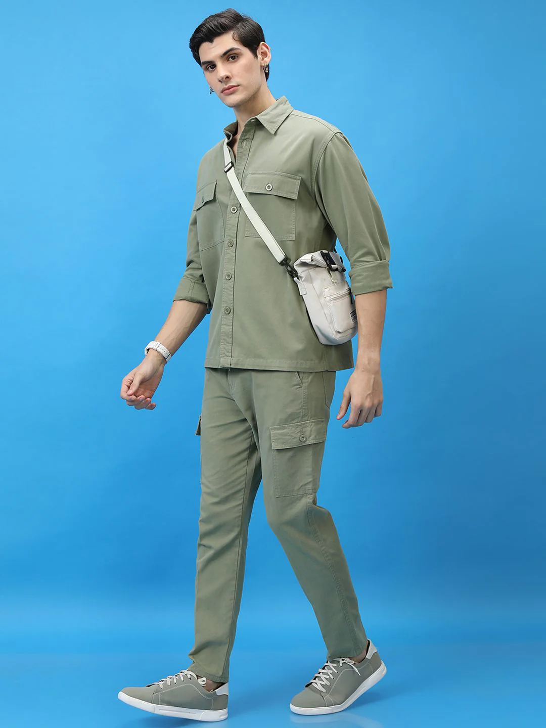 HIGHLANDER Men Tapered Fit Solid Mid-Rise Plain Cotton Cargos - Image 4