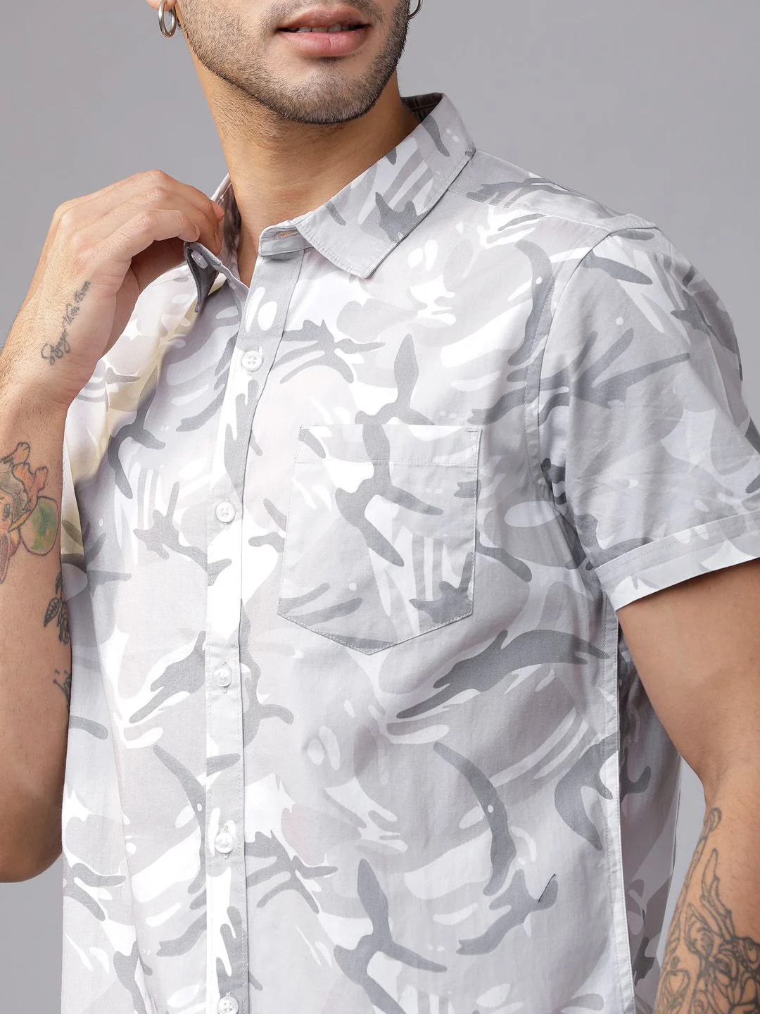 HIGHLANDER Men White & Grey Slim Fit Camouflage Printed Casual Shirt - Image 2