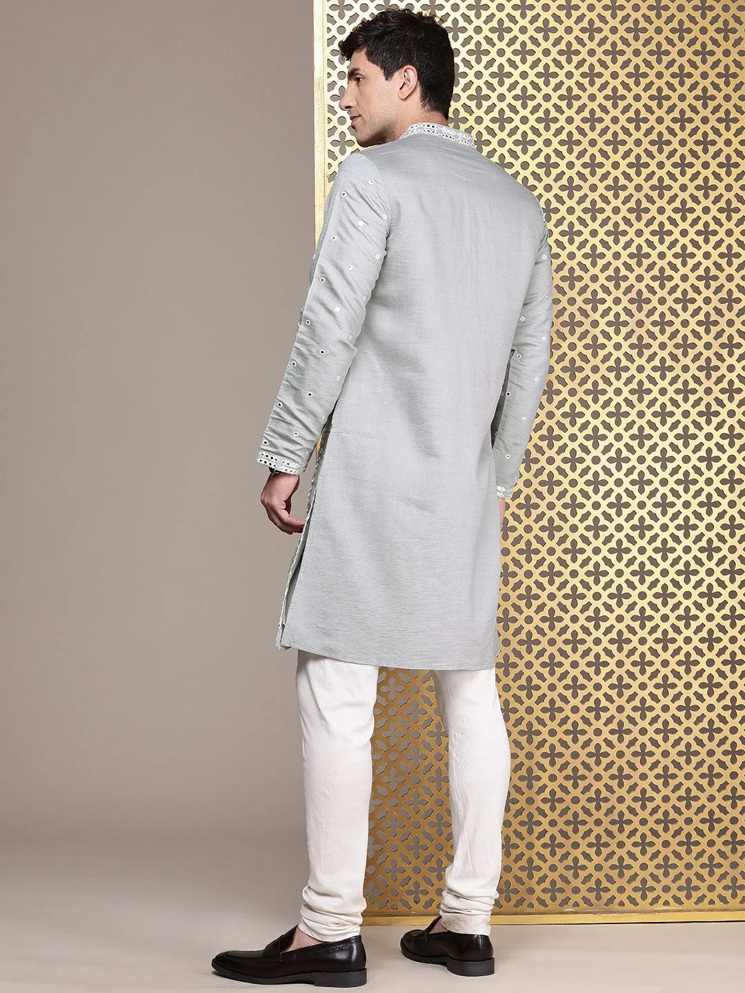 House of Pataudi Geometric Embroidered Mandarin Collar Mirror Work Jashn Kurta - Image 4