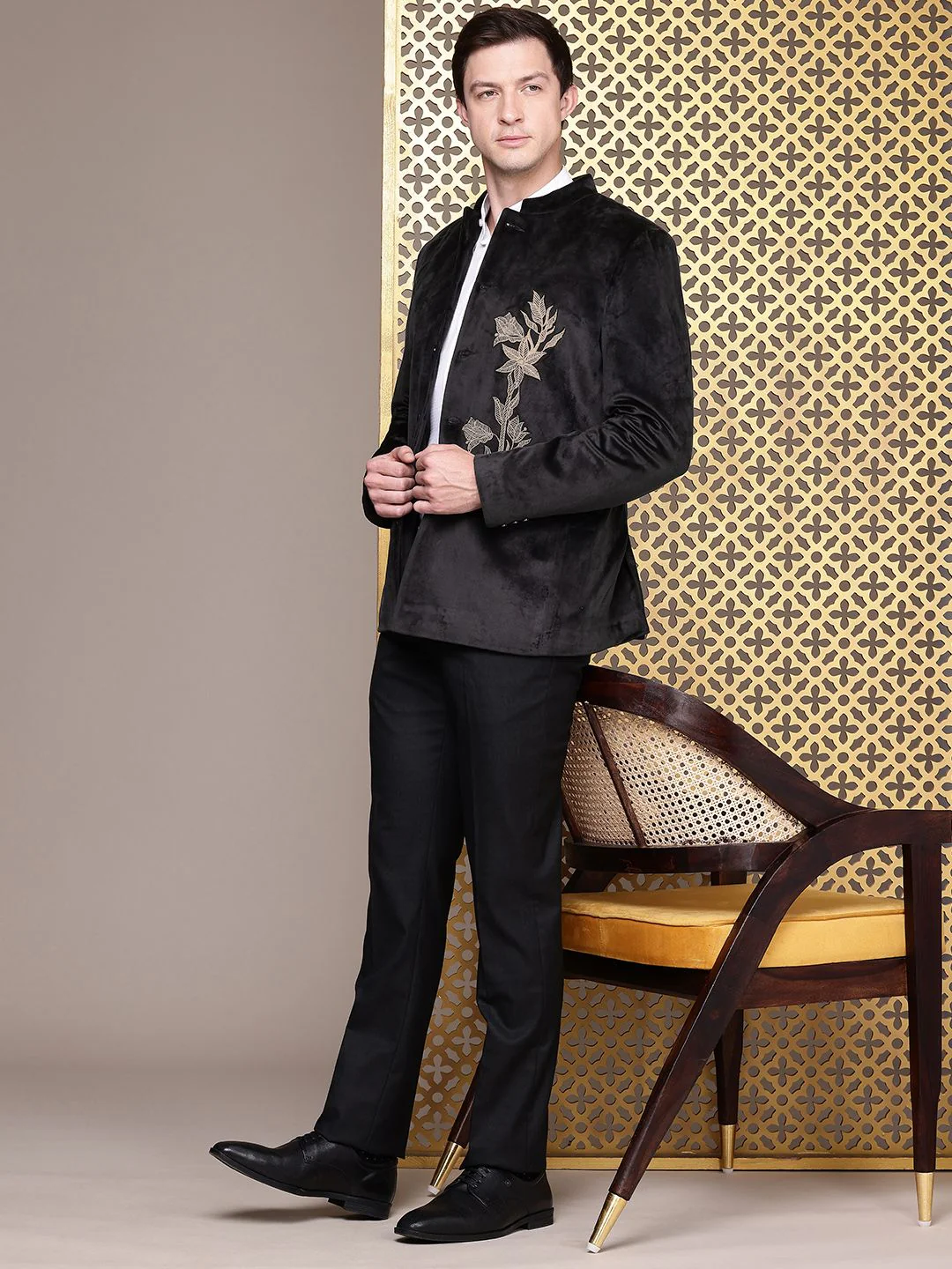 House of Pataudi Jashn Floral Zari Work Velvet Bandhgala Party Blazer - Image 6