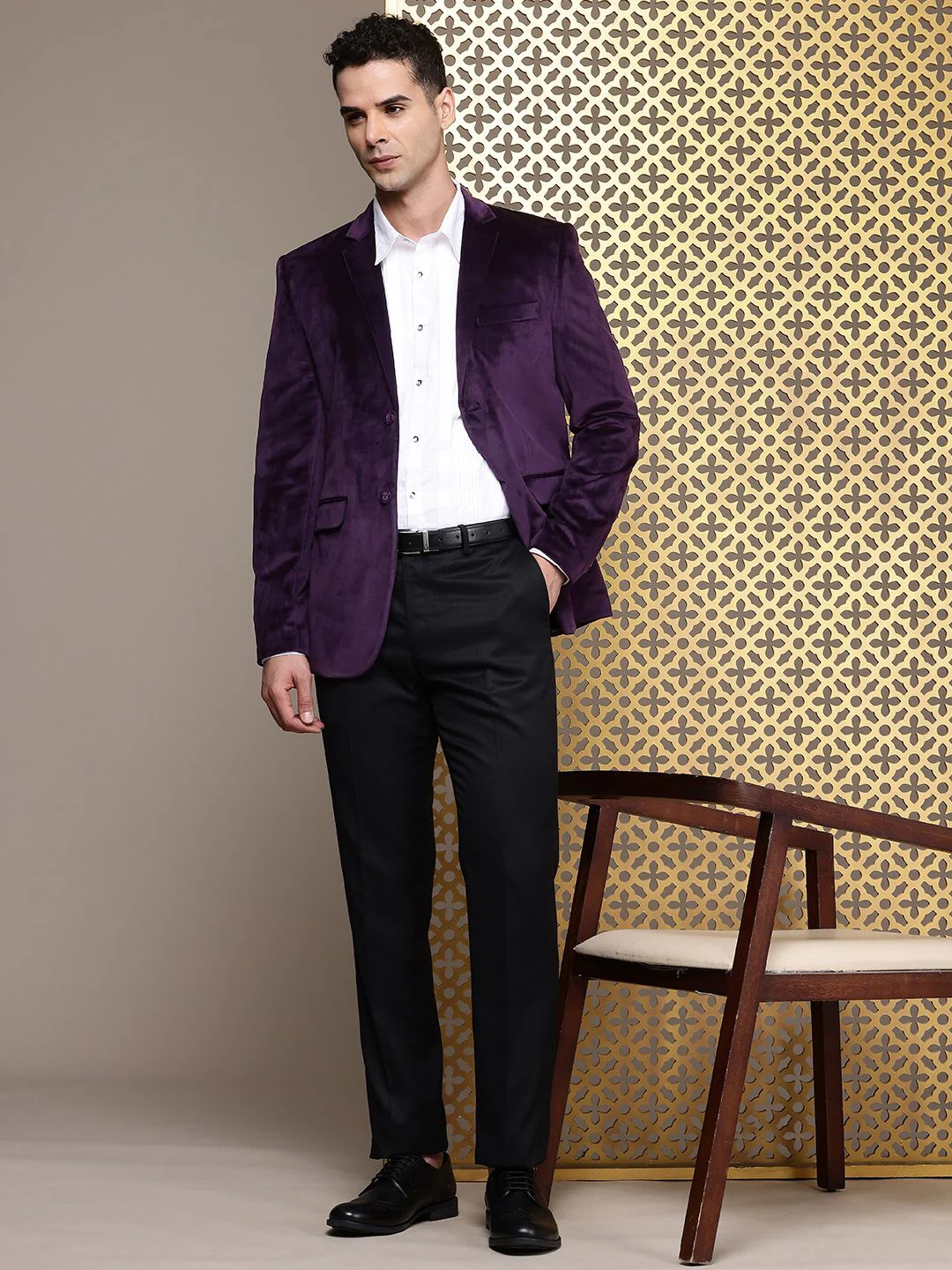 House of Pataudi Notched Lapel Single-Breasted Velvet Finish Jashn Party Blazer - Image 6
