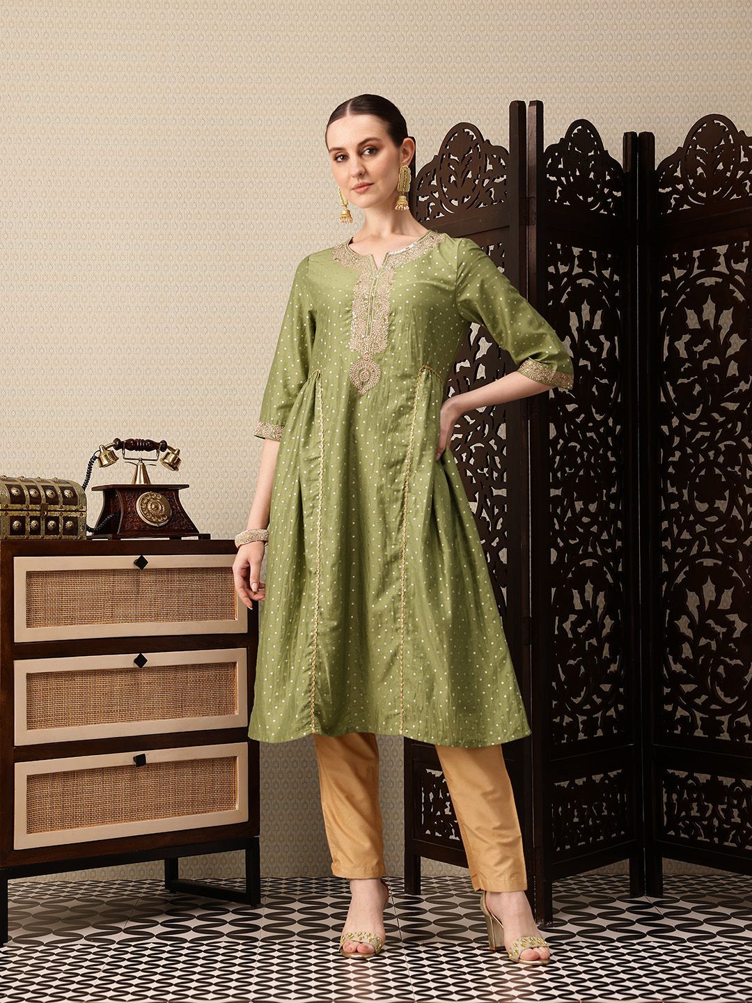 House of Pataudi Polka Dot Printed Sequinned A-Line Jashn Kurta - Image 3