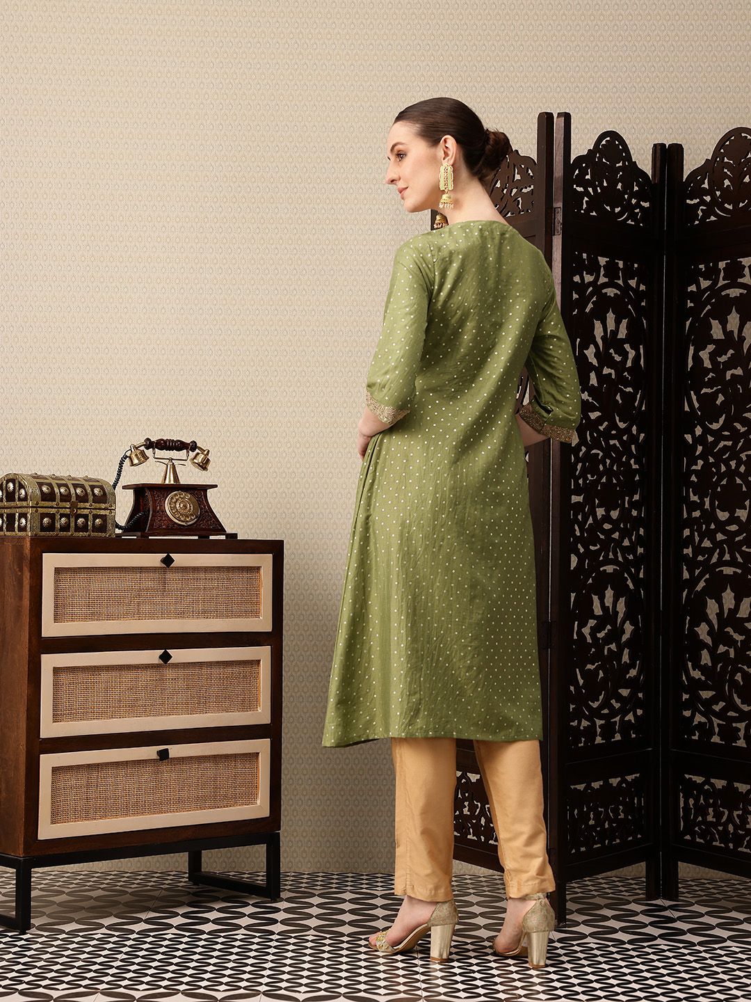 House of Pataudi Polka Dot Printed Sequinned A-Line Jashn Kurta - Image 4