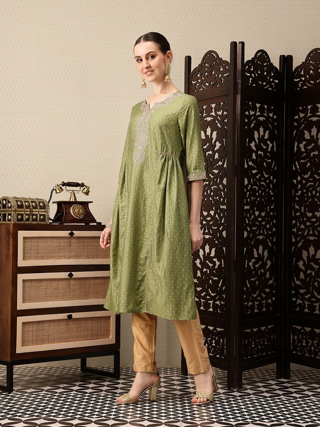 House of Pataudi Polka Dot Printed Sequinned A-Line Jashn Kurta - Image 5