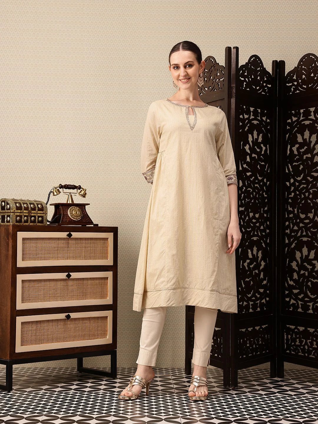House of Pataudi Striped Keyhole Neck Sequinned A-Line Jashn Kurta - Image 3