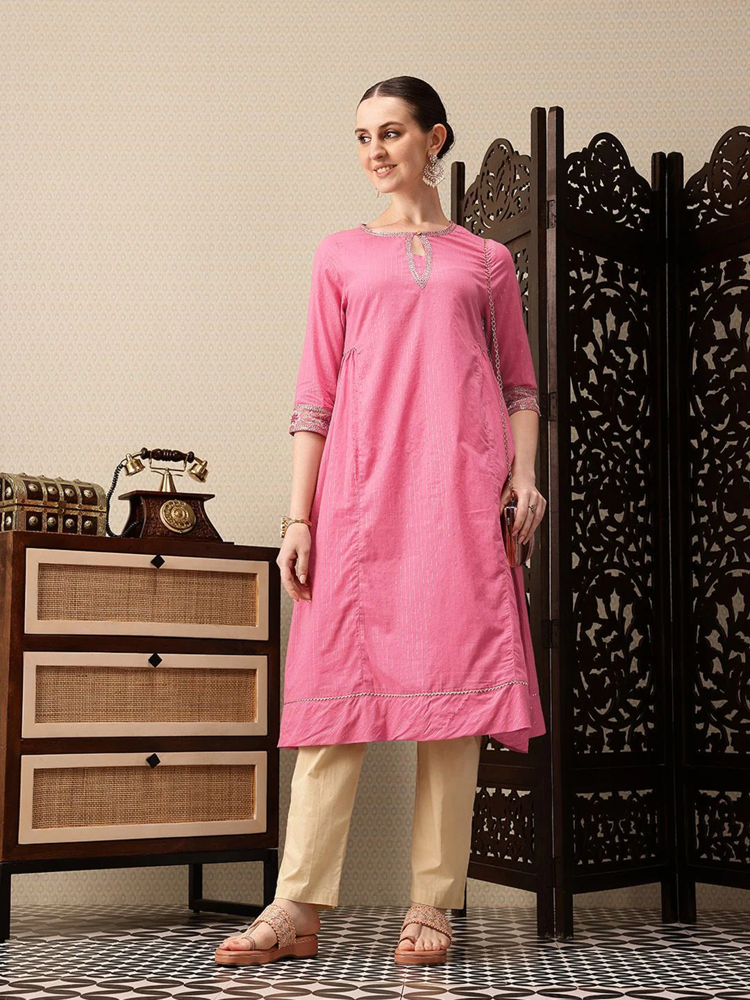 House of Pataudi Striped Keyhole Neck Sequinned A-Line Jashn Kurta - Image 6