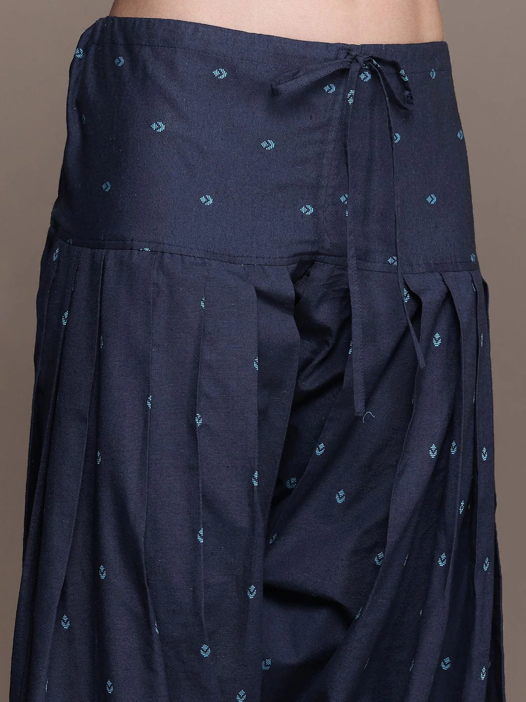 House of Pataudi Women Woven design Regular Jashn Kurta with Patiala - Image 3