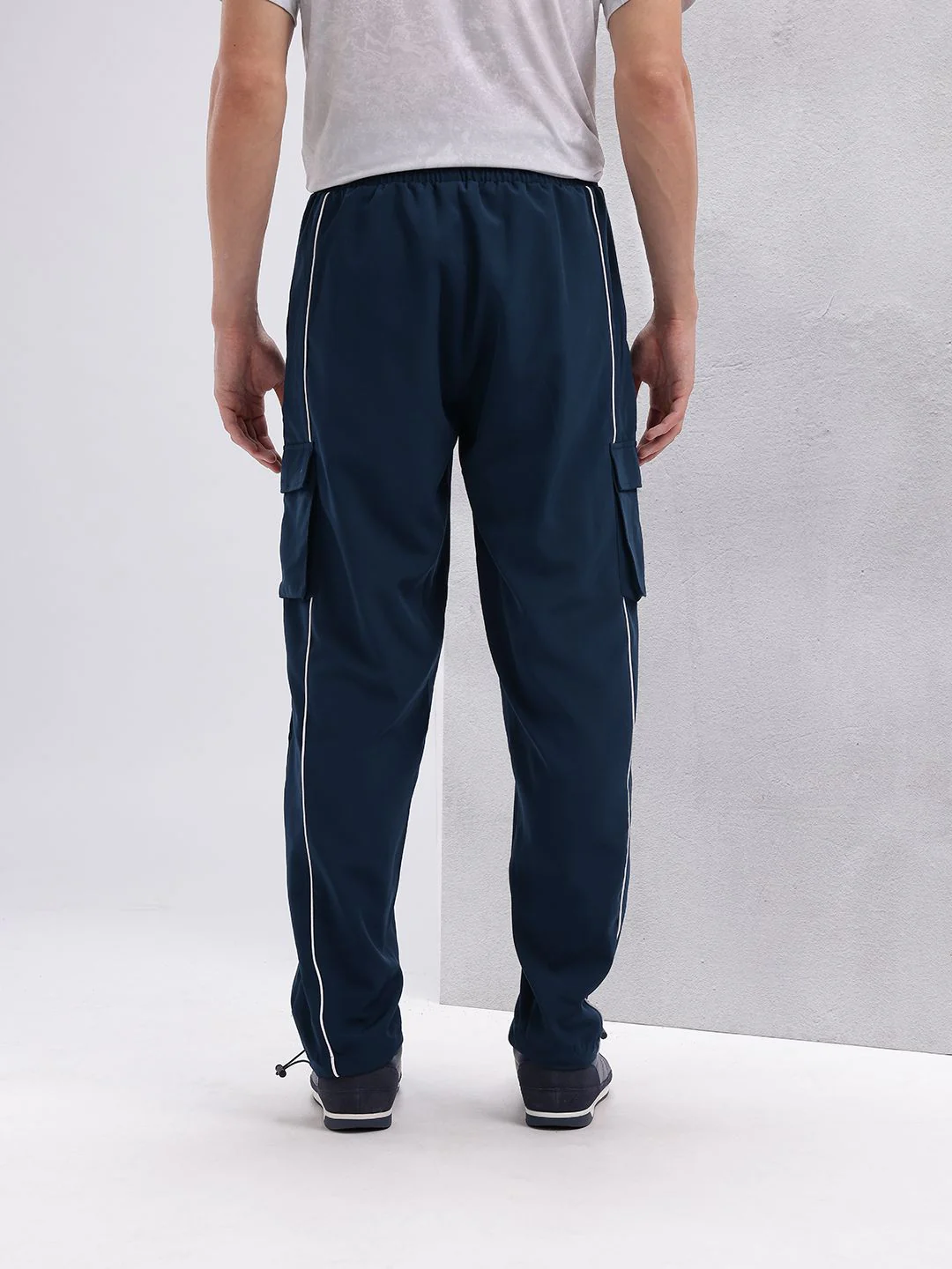 HRX by Hrithik Roshan Men Lifestyle Contrast Piping Detail Cargo-Style Track pants - Image 5