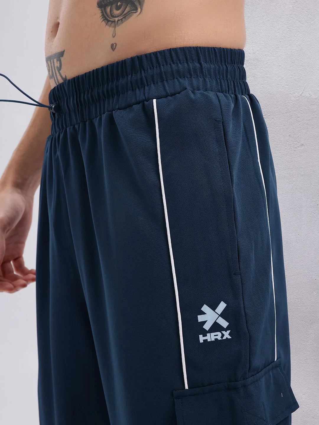 HRX by Hrithik Roshan Men Lifestyle Contrast Piping Detail Cargo-Style Track pants - Image 6