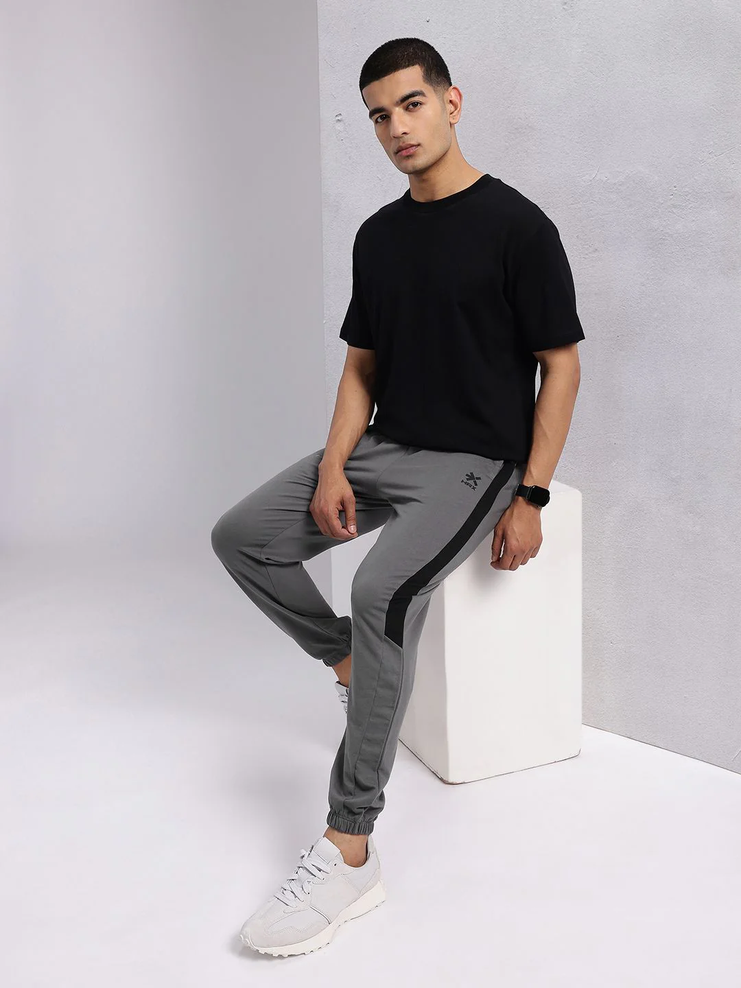 HRX by Hrithik Roshan Men Lifestyle Joggers with Contrast Panels - Image 4