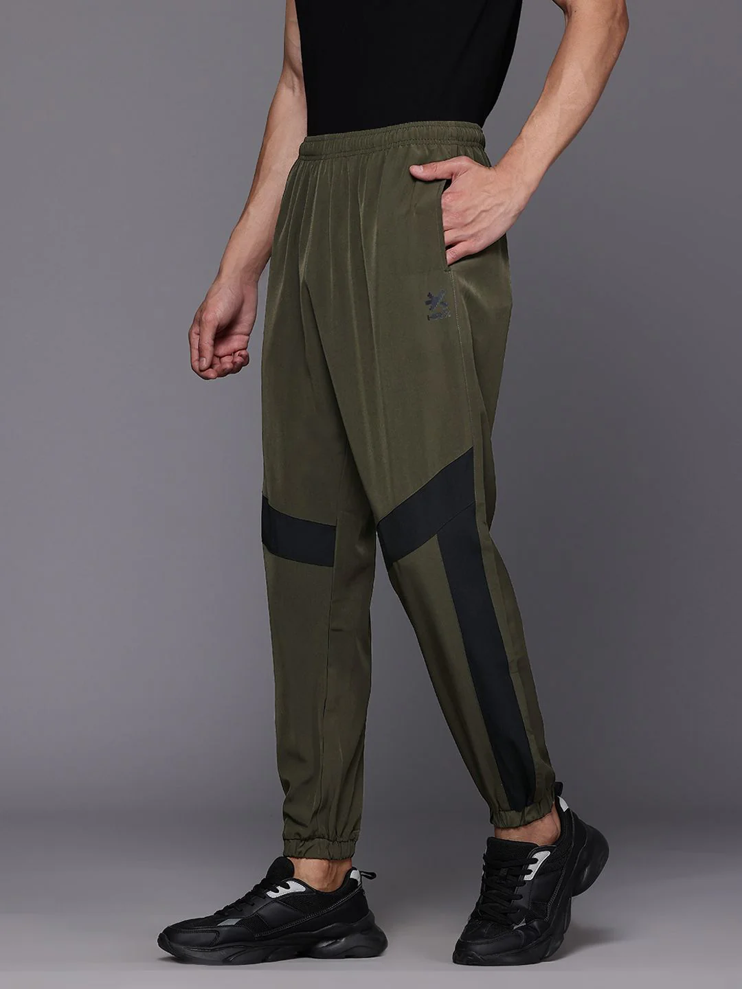 HRX by Hrithik Roshan Men Lifestyle Patch-Detailed Joggers - Image 2