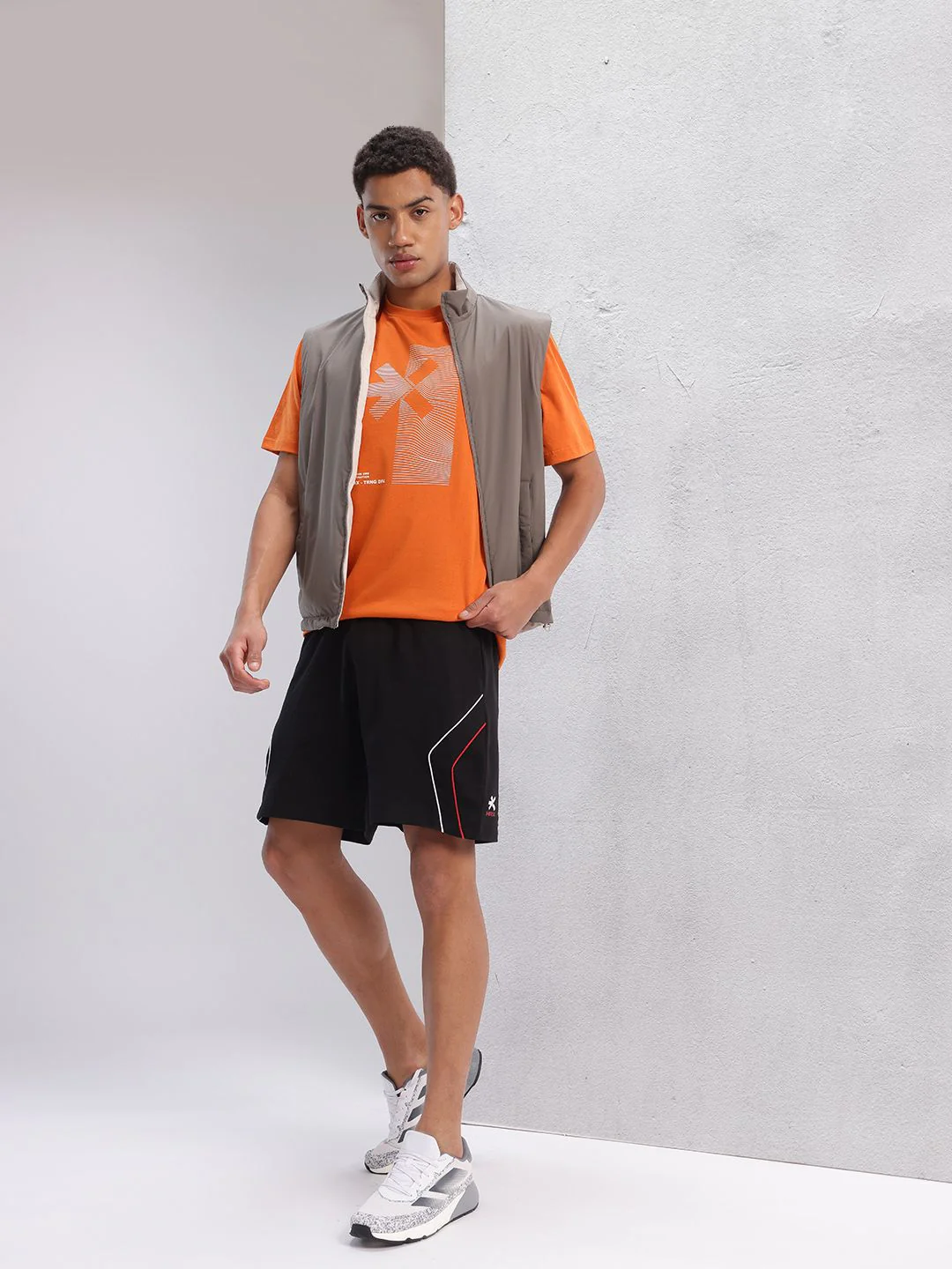 HRX by Hrithik Roshan Men Mid-Rise Regular Fit Lifestyle Shorts with Piping Detail - Image 4