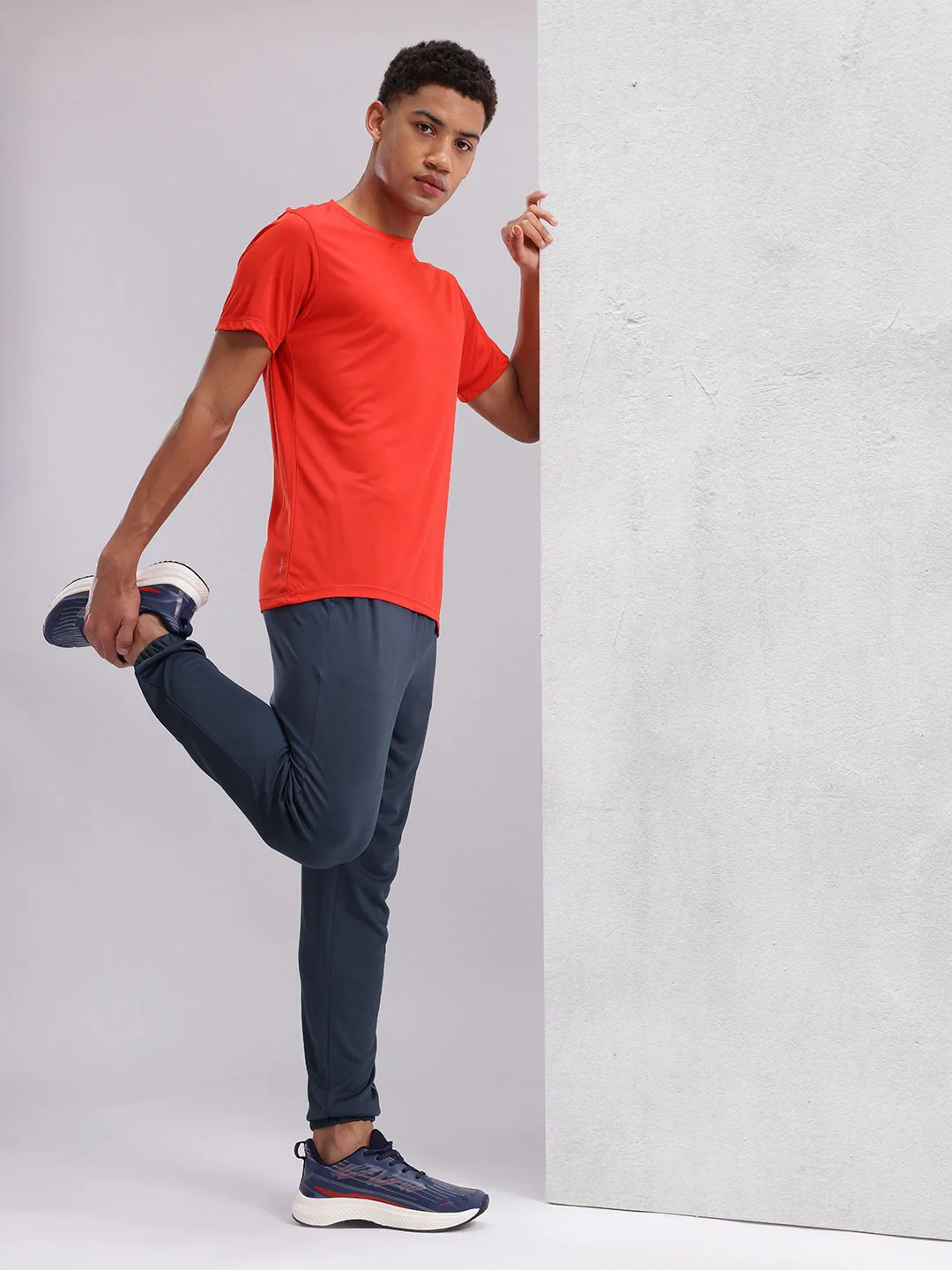 HRX by Hrithik Roshan Men Rapid-Dry Training Joggers With Reflective Detail - Image 4