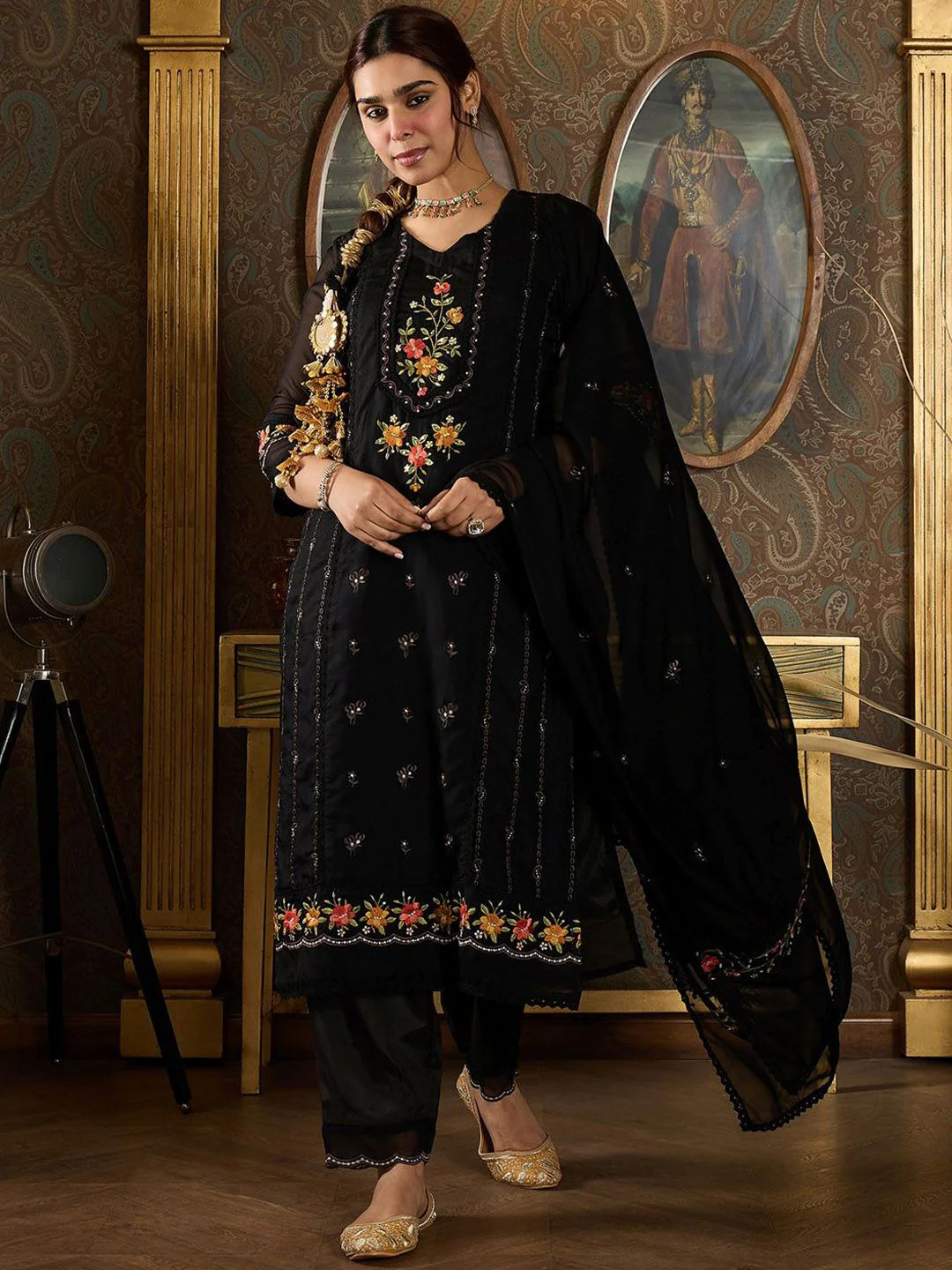 Indo Era Floral Embroidered Sequinned Panelled Organza Kurta With Trousers & Dupatta - Image 2