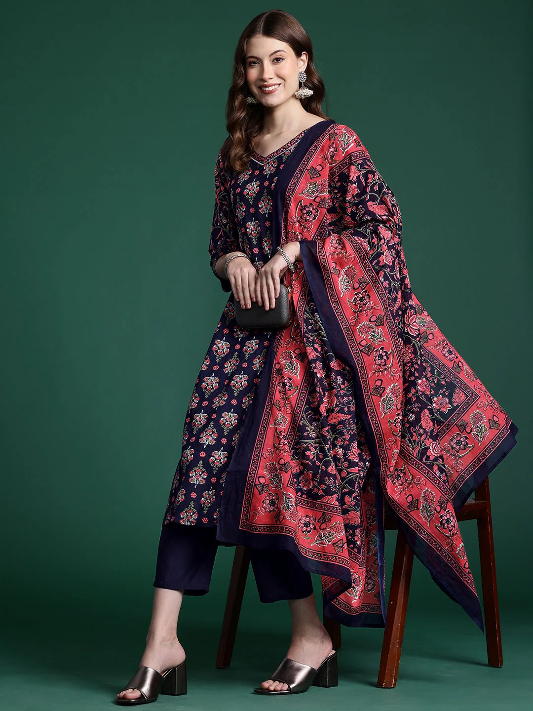 Indo Era Floral Printed Panelled Gotta Patti Pure Cotton Kurta With Trousers & Dupatta - Image 7