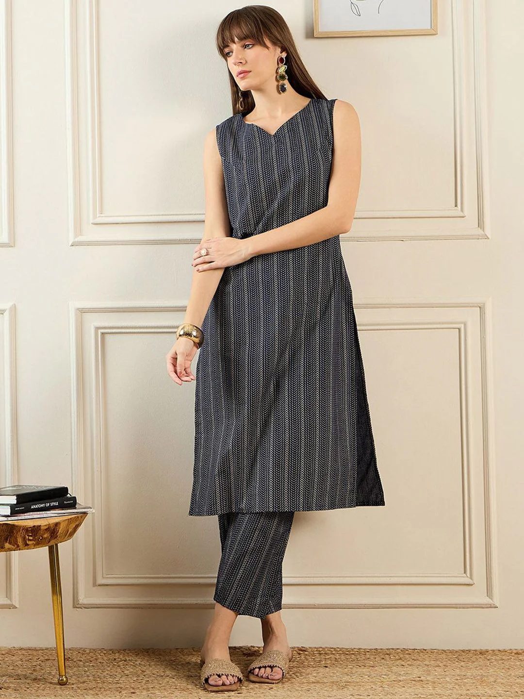 Indo Era Geometric Printed V-Neck Pure Cotton Straight Kurta With Trousers - Image 2