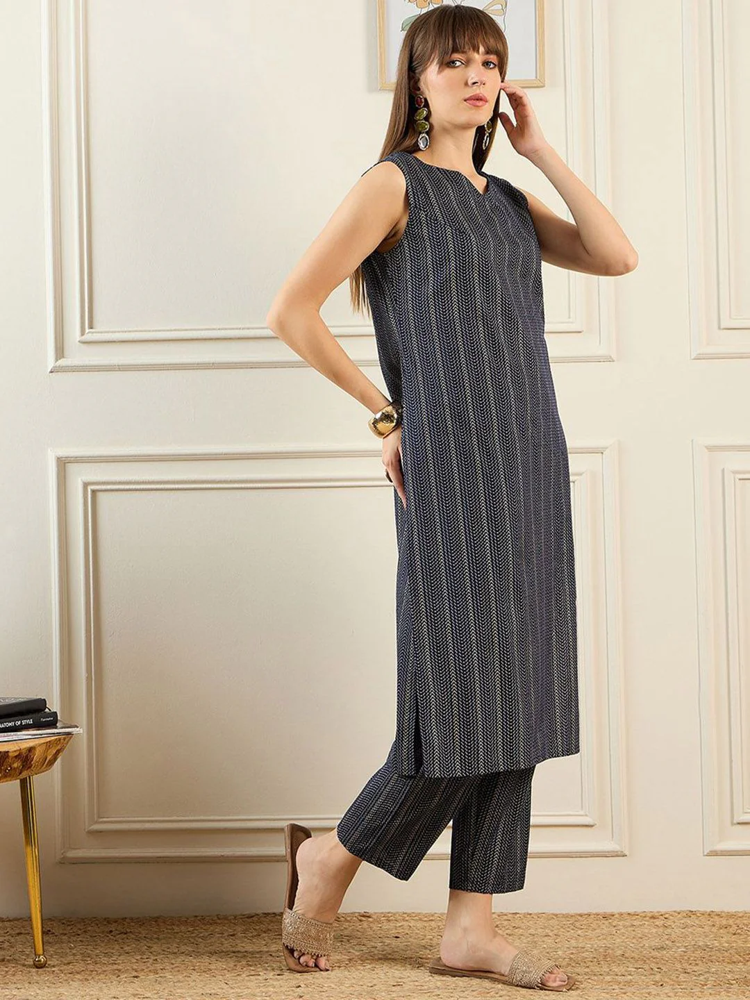 Indo Era Geometric Printed V-Neck Pure Cotton Straight Kurta With Trousers - Image 5