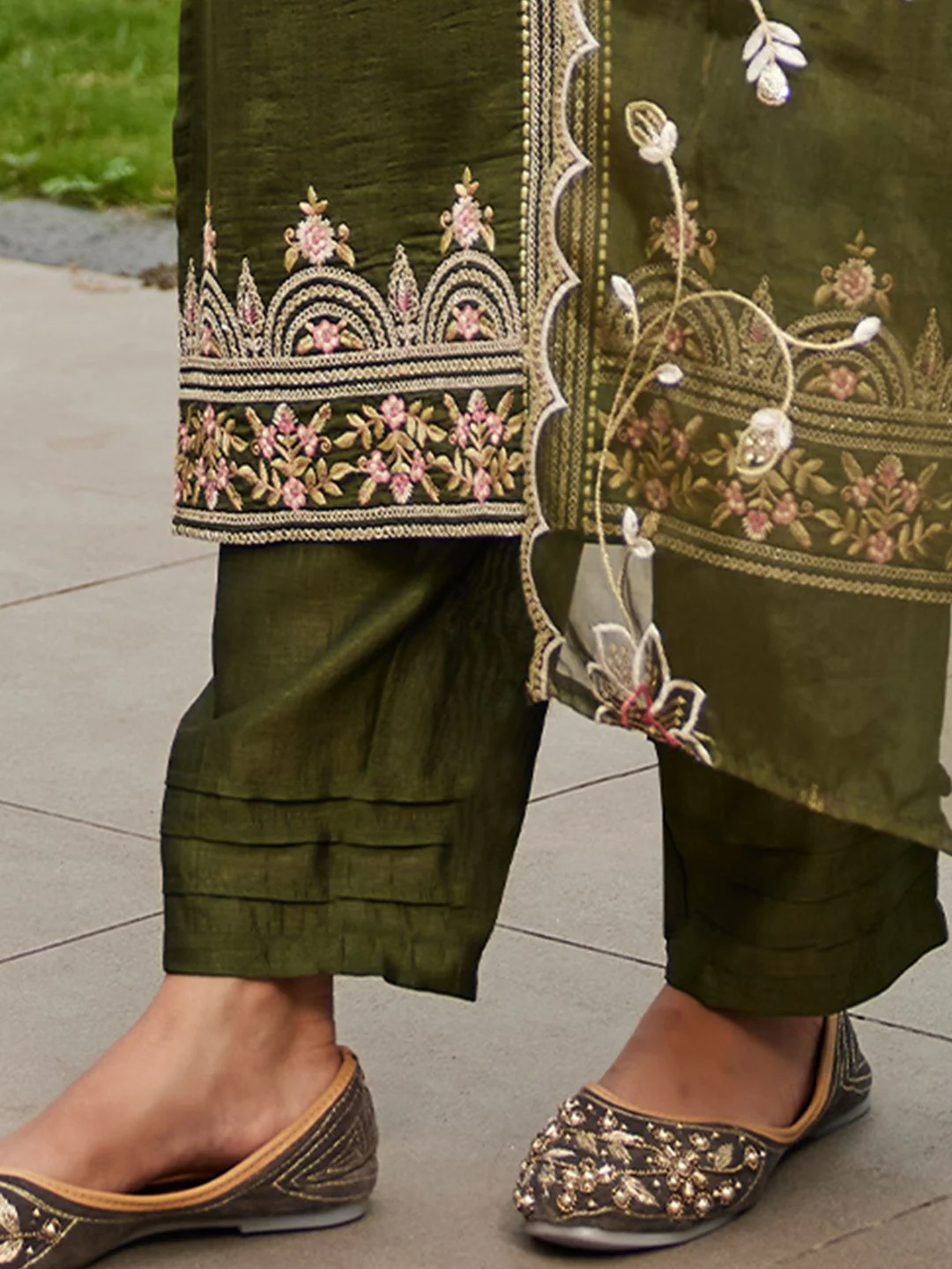 Indo Era Women Floral Embroidered Regular Kurta with Trousers & With Dupatta - Image 6
