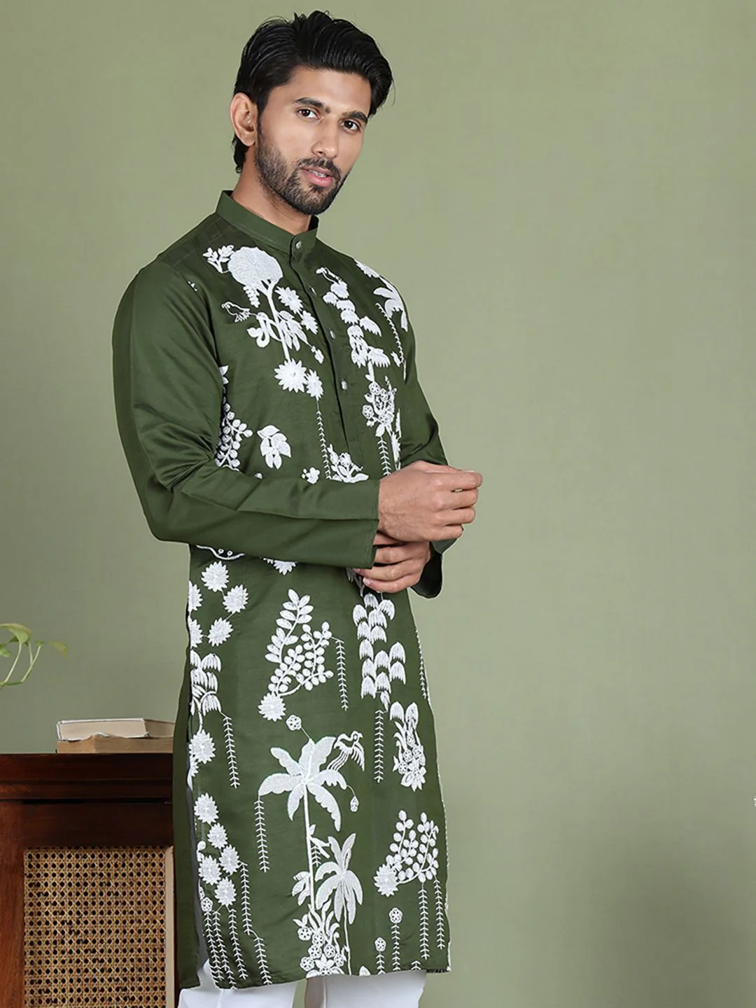 Jompers Floral Embroidered Chikankari Mandarin Collar Straight  Kurta - Image 3