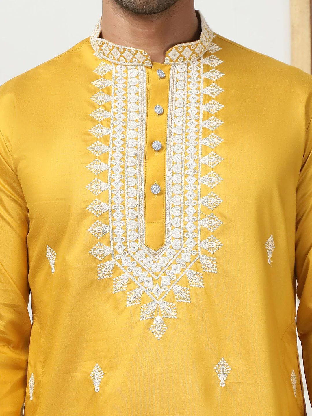 Jompers Floral Embroidered Sequinned Mandarin Collar Cotton Silk Straight Kurta - Image 3