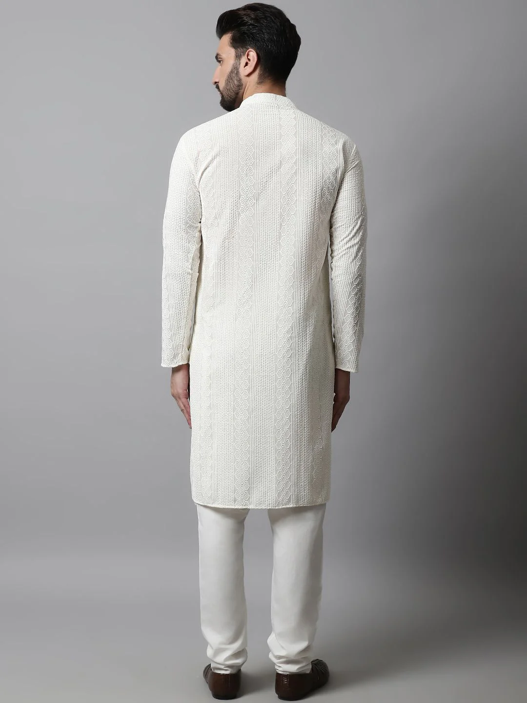 Jompers Men Embroidered Regular Chikankari Pure Cotton Kurta with Pyjamas - Image 4