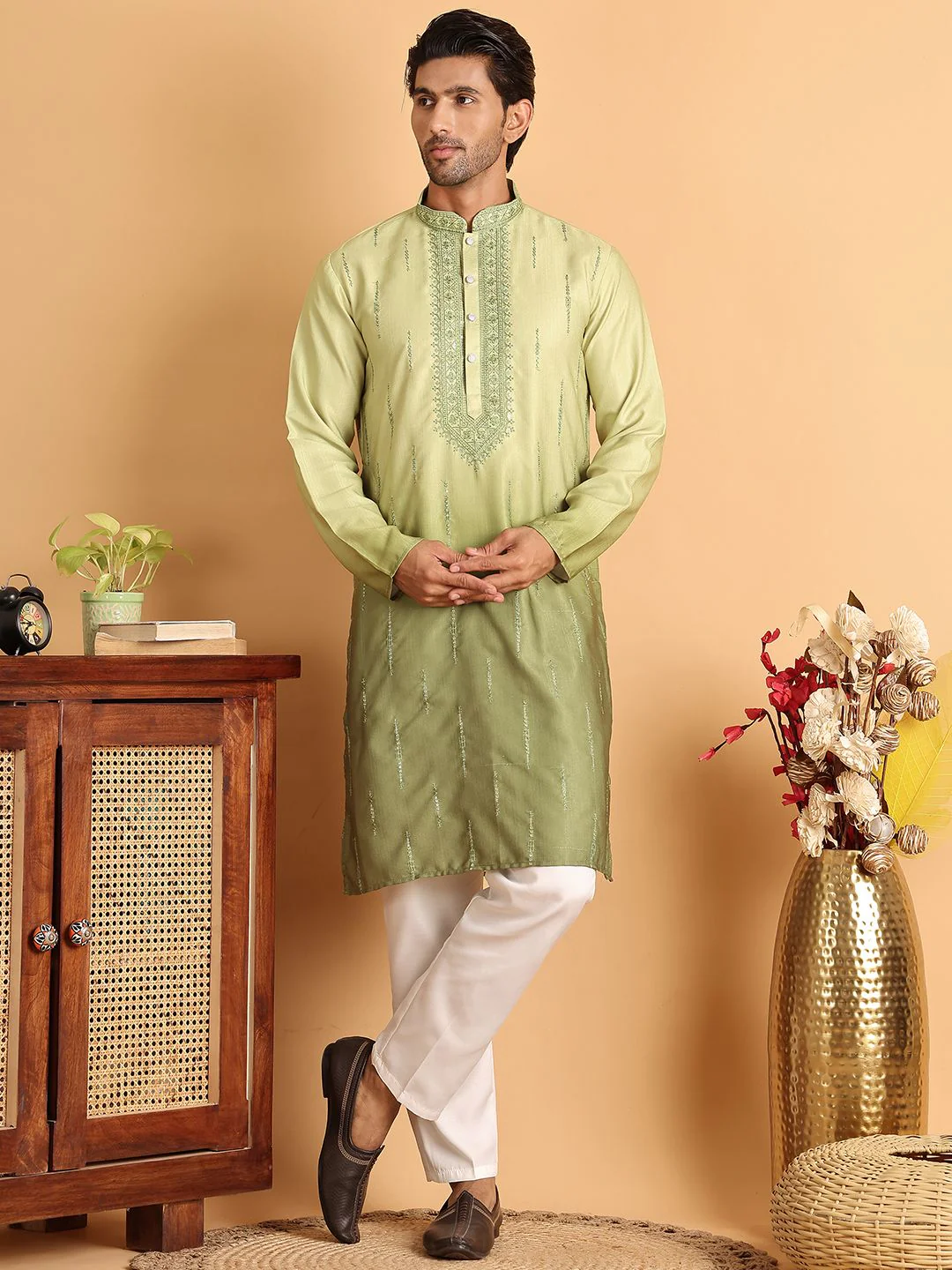 Jompers Men Ethnic Motifs Embroidered Regular Sequinned Kurta with Pyjamas