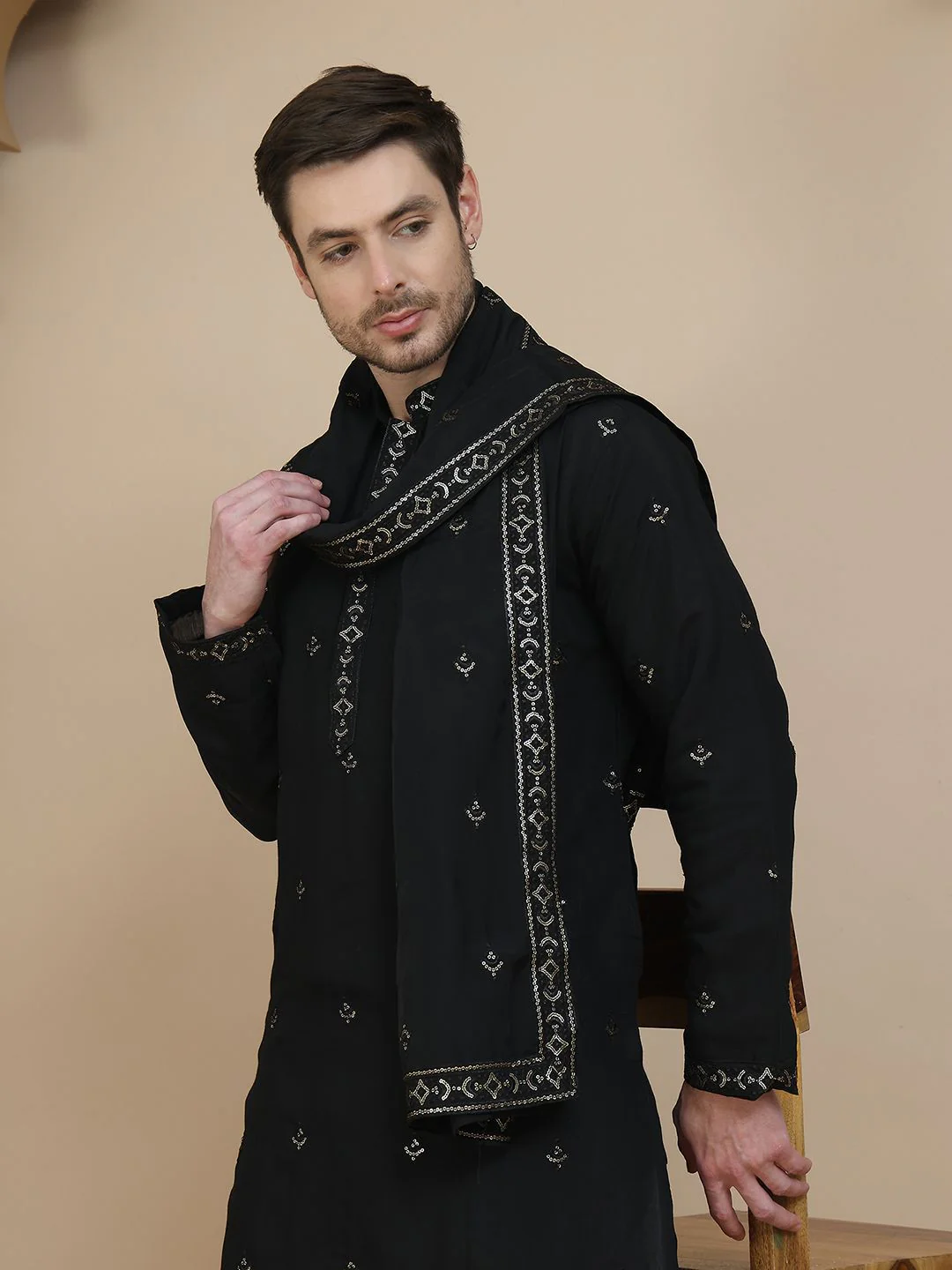 Jompers Men Floral Embroidered Chikankari Kurta With Dupatta - Image 6