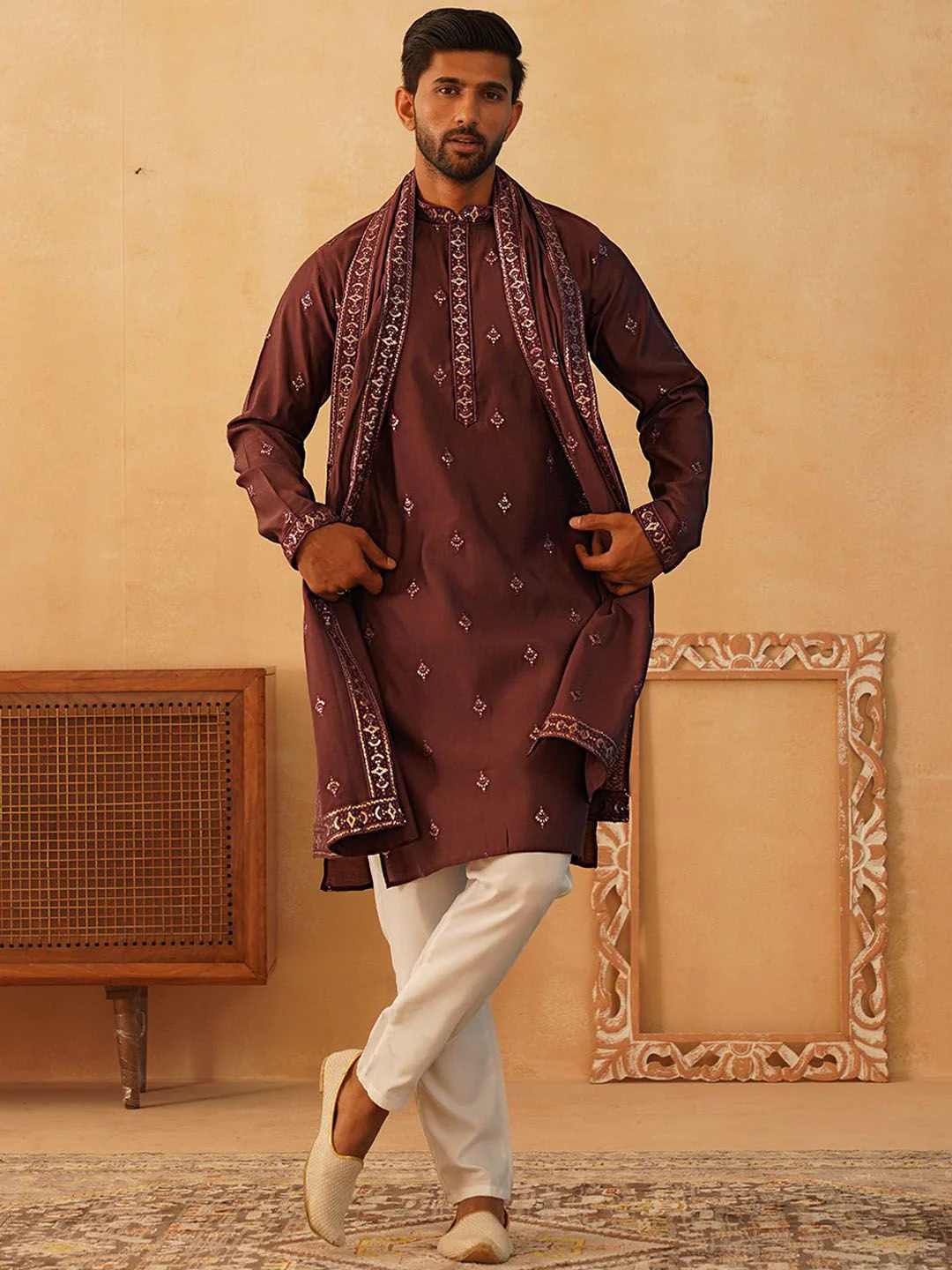 Jompers Men Floral Embroidered Regular Sequinned Kurta with Pyjamas & With Dupatta