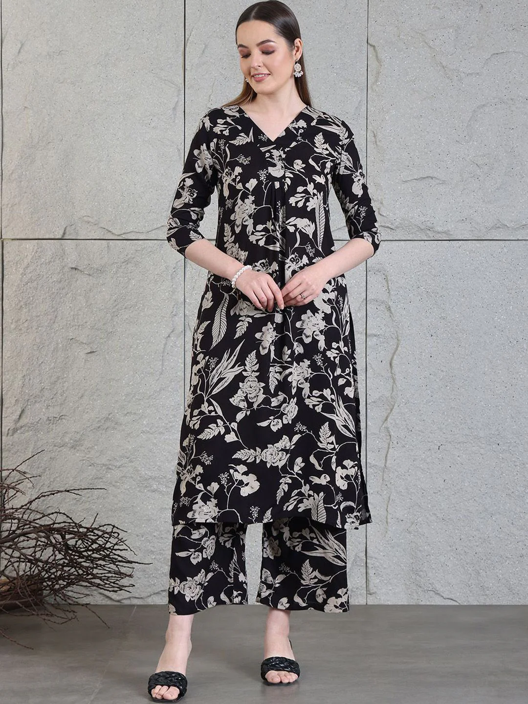KALINI Women Floral Printed Regular Kurta with Palazzos
