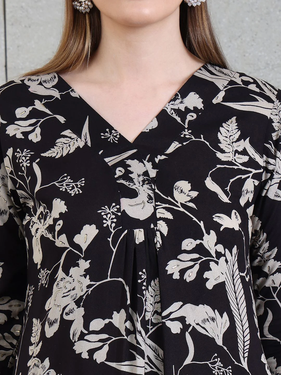 KALINI Women Floral Printed Regular Kurta with Palazzos - Image 2