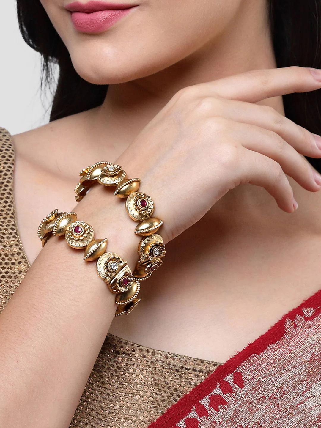 KARATCART Set Of 2 Gold-Plated Pink & White Kundan Floral Rajwadi Bangles - Image 3