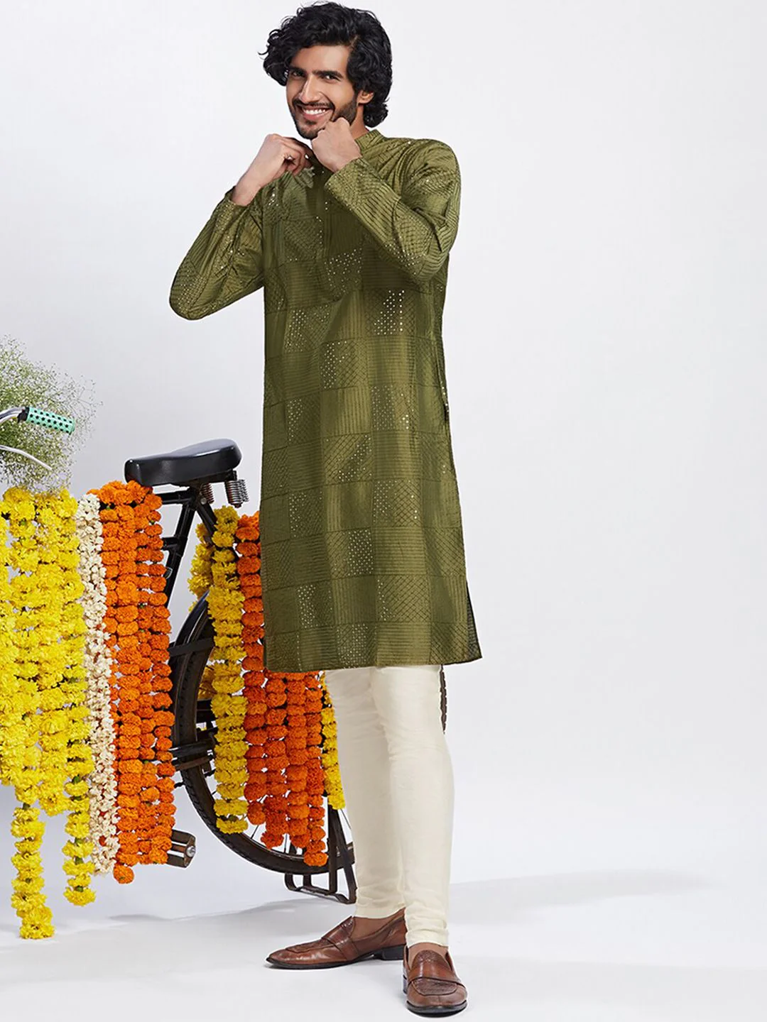 KISAH Geometric Embroidered Sequinned Straight Kurta - Image 4
