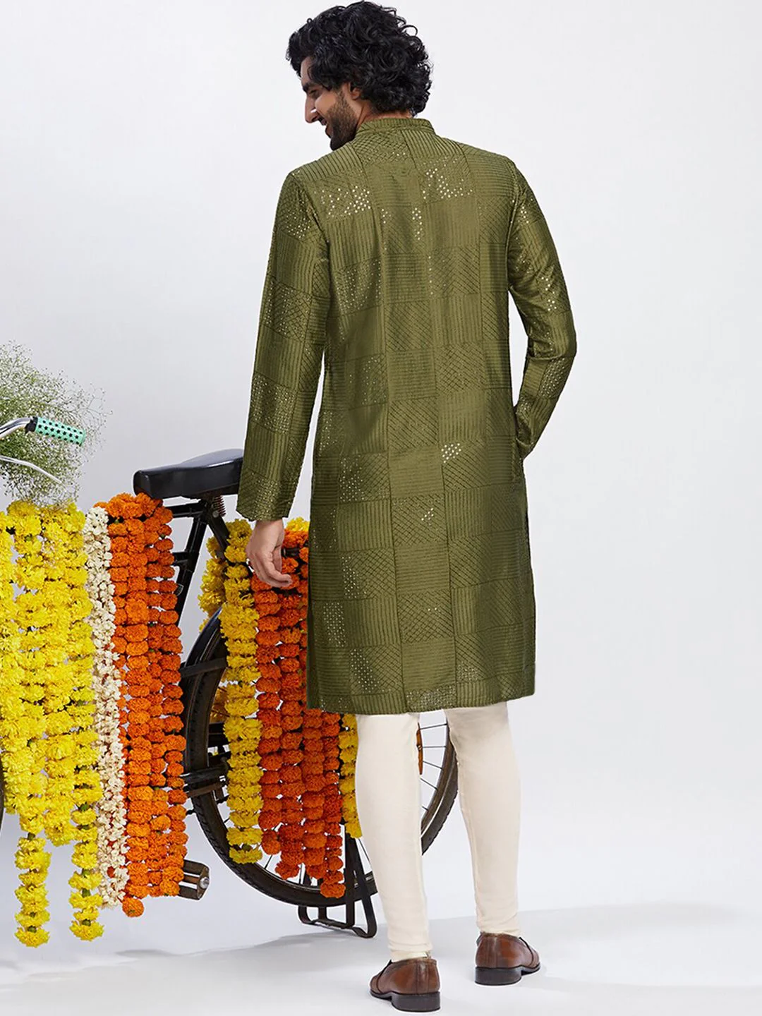 KISAH Geometric Embroidered Sequinned Straight Kurta - Image 5