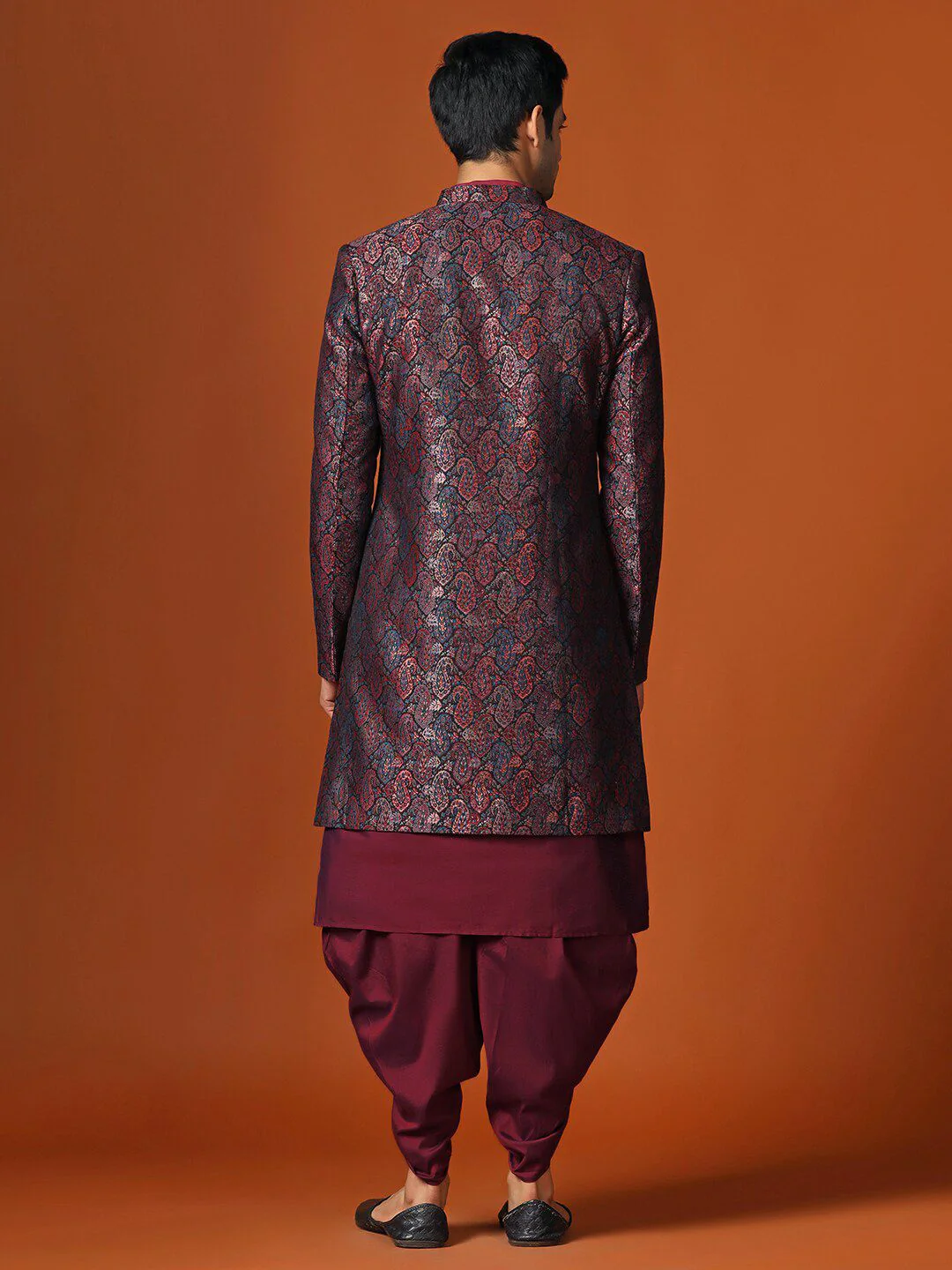 KISAH Men Paisley Woven Design Mandarin Collar Indowestern Sherwani Set - Image 4