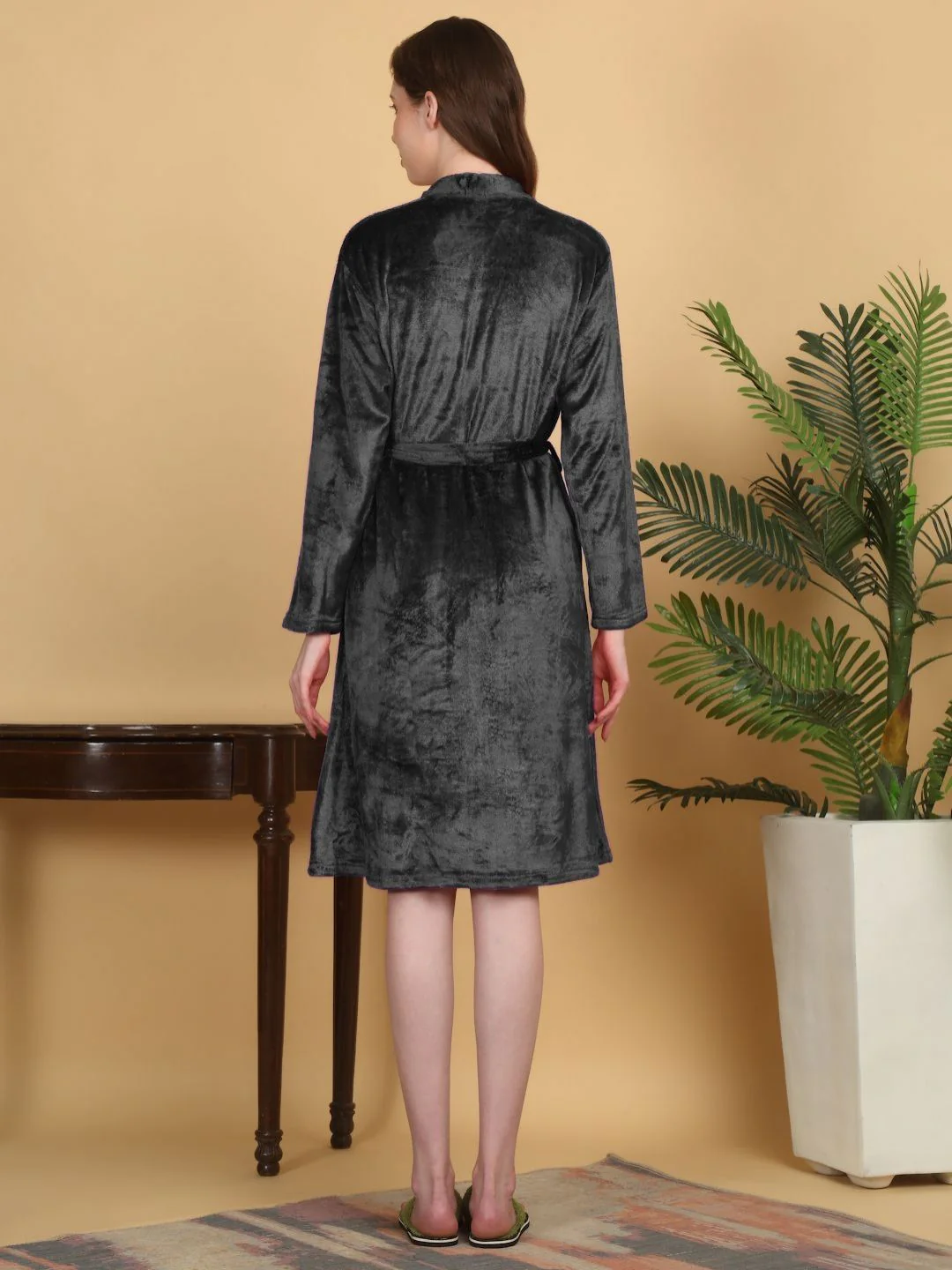 KLOTTHE Black Shawl Collar Woollen Bath Robe With Belt - Image 3