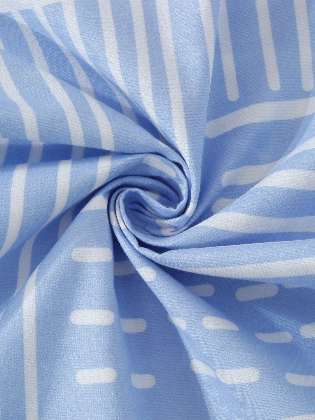 KLOTTHE Blue Geometric Patterned 300 TC Fitted King Bedsheet With 2 Pillow Covers - Image 5